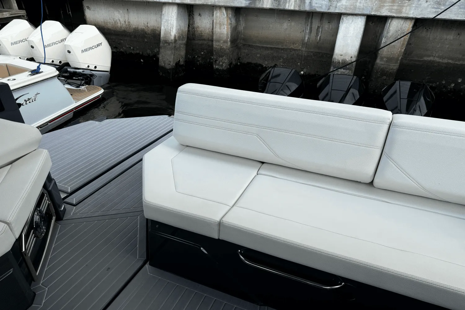 2023 Cruisers Yachts 38 GLS OB Image Thumbnail #11