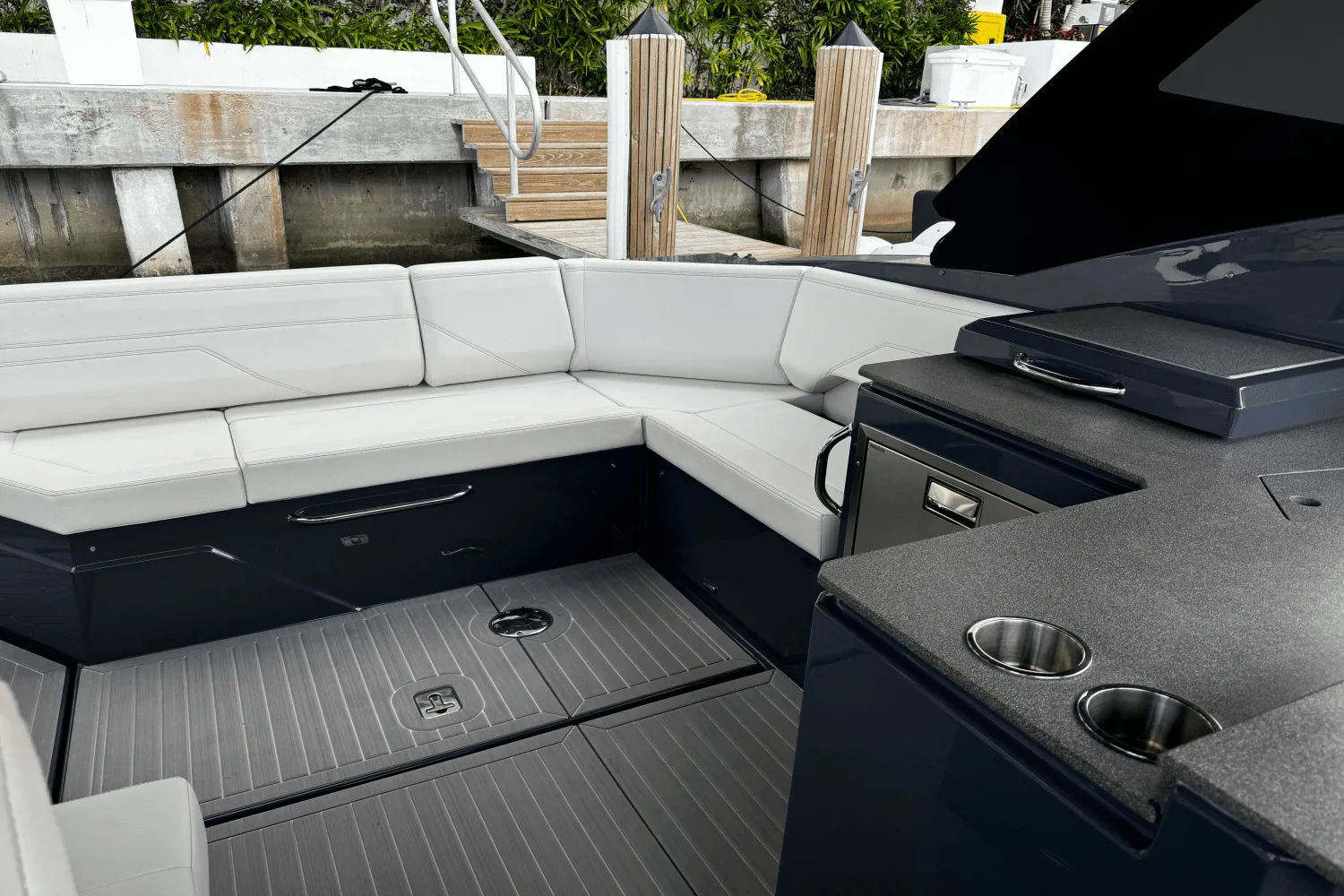 2023 Cruisers Yachts 38 GLS OB Image Thumbnail #6