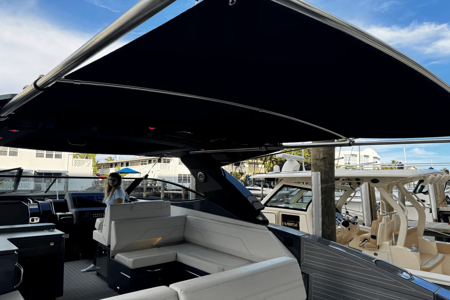 2023 Cruisers Yachts 38 GLS OB Image Thumbnail #25