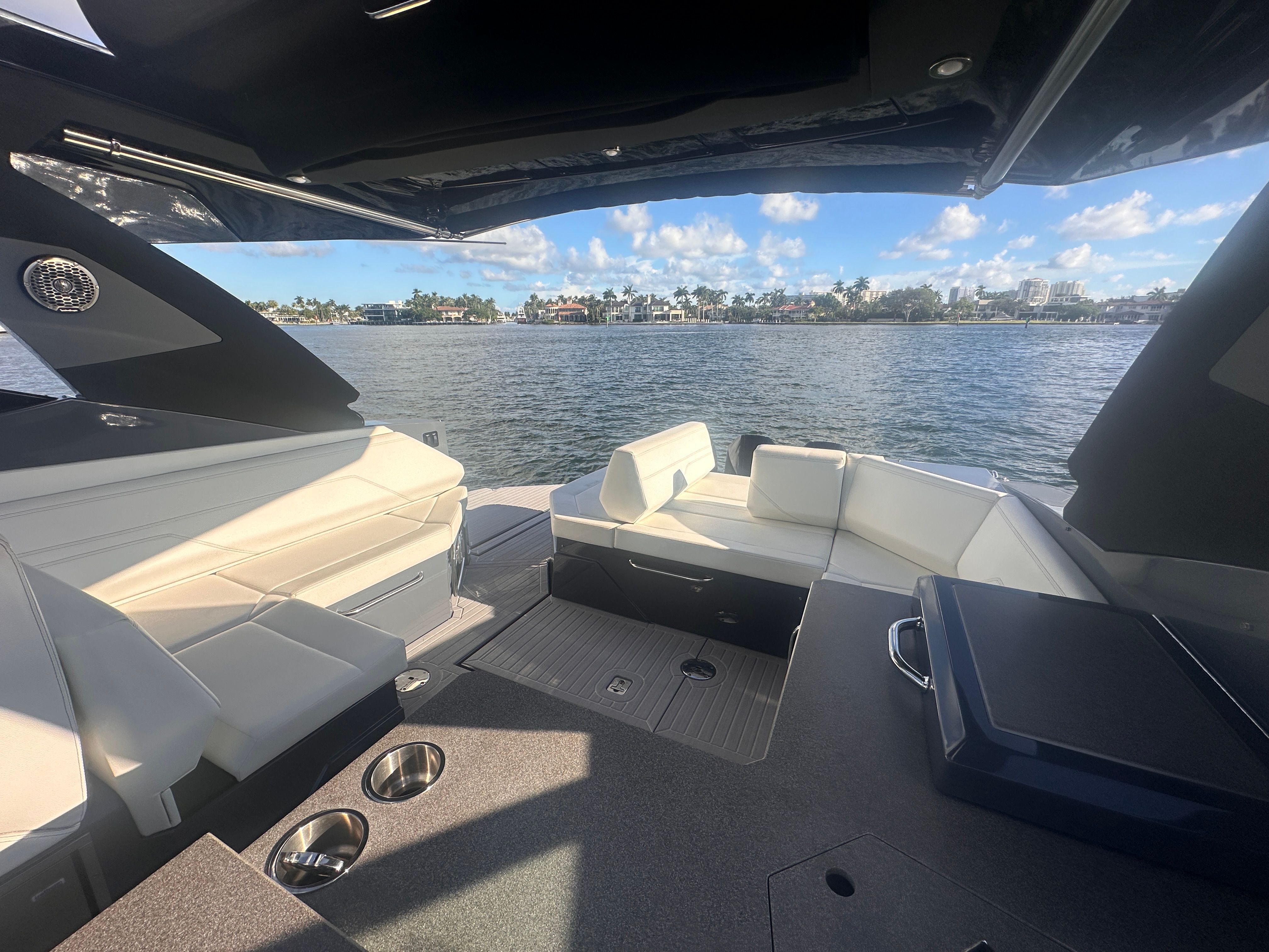 2023 Cruisers Yachts 38 GLS OB Image Thumbnail #29