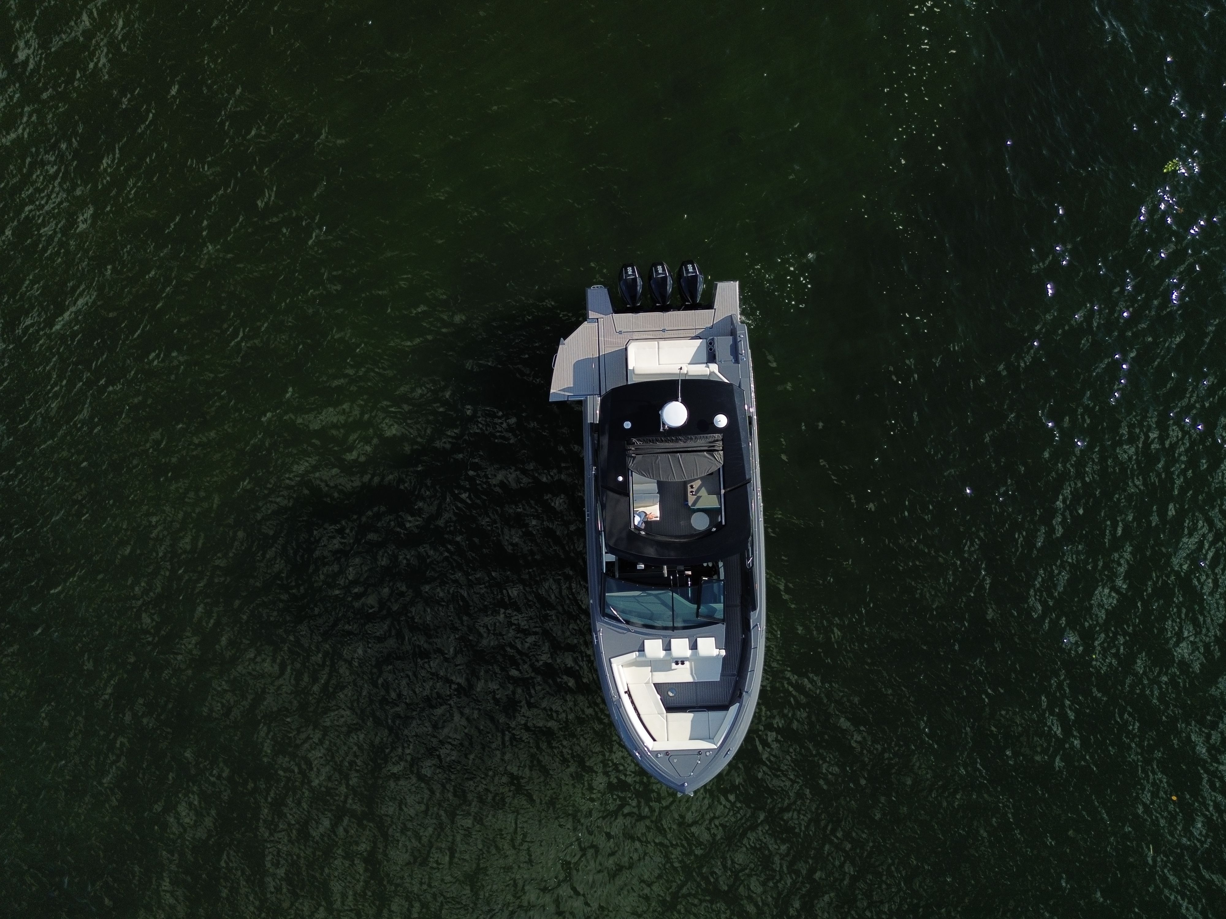 2023 Cruisers Yachts 38 GLS OB Image Thumbnail #2