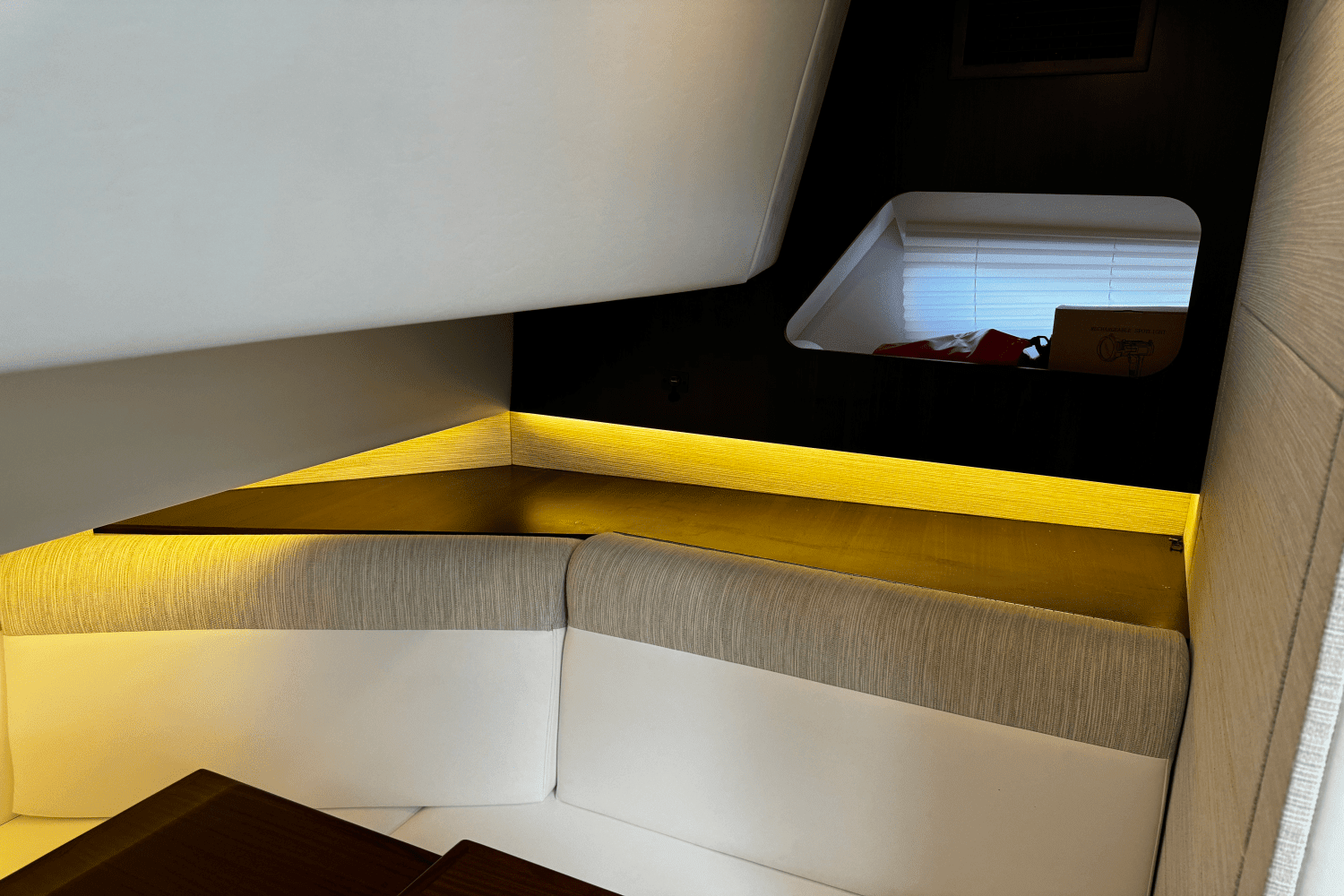 2023 Cruisers Yachts 38 GLS OB Image Thumbnail #37