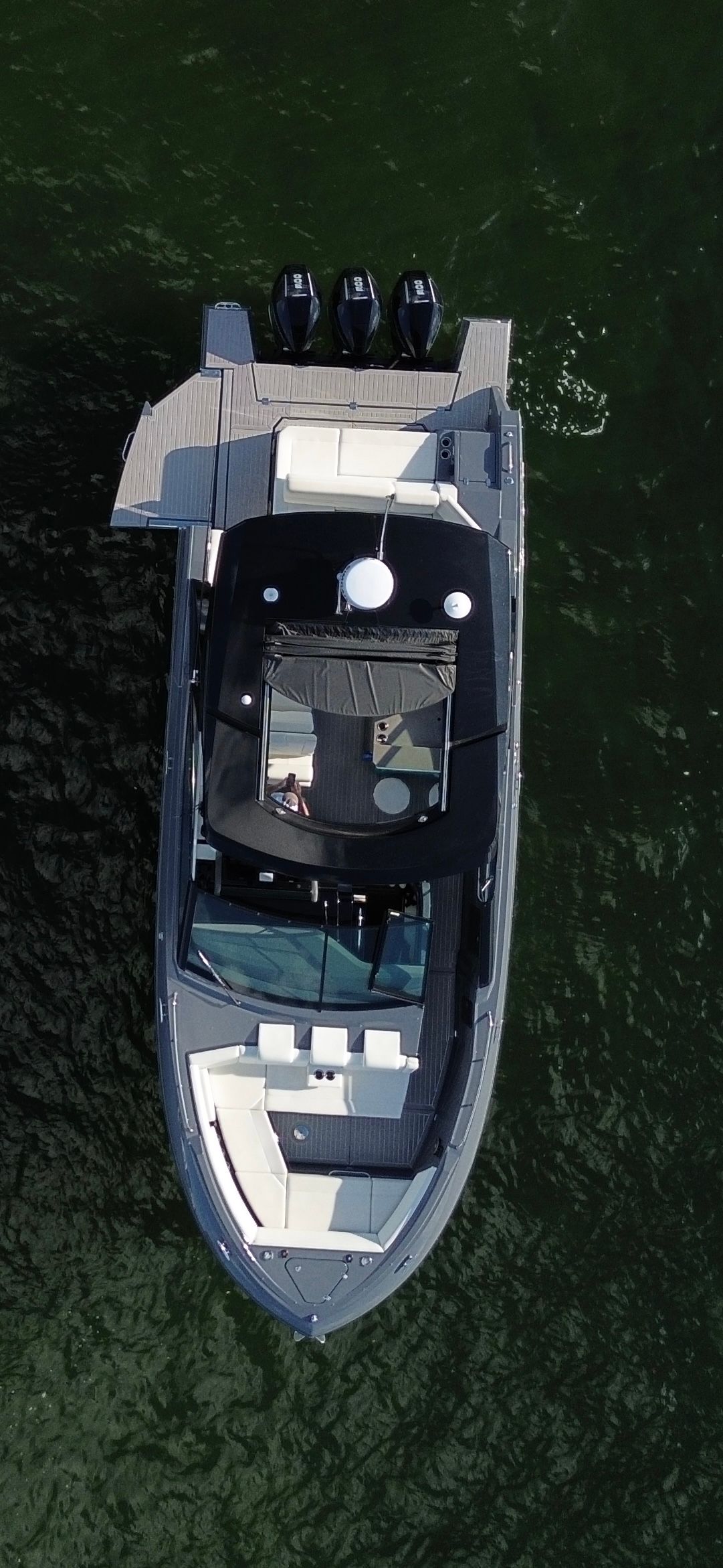 2023 Cruisers Yachts 38 GLS OB Image Thumbnail #5