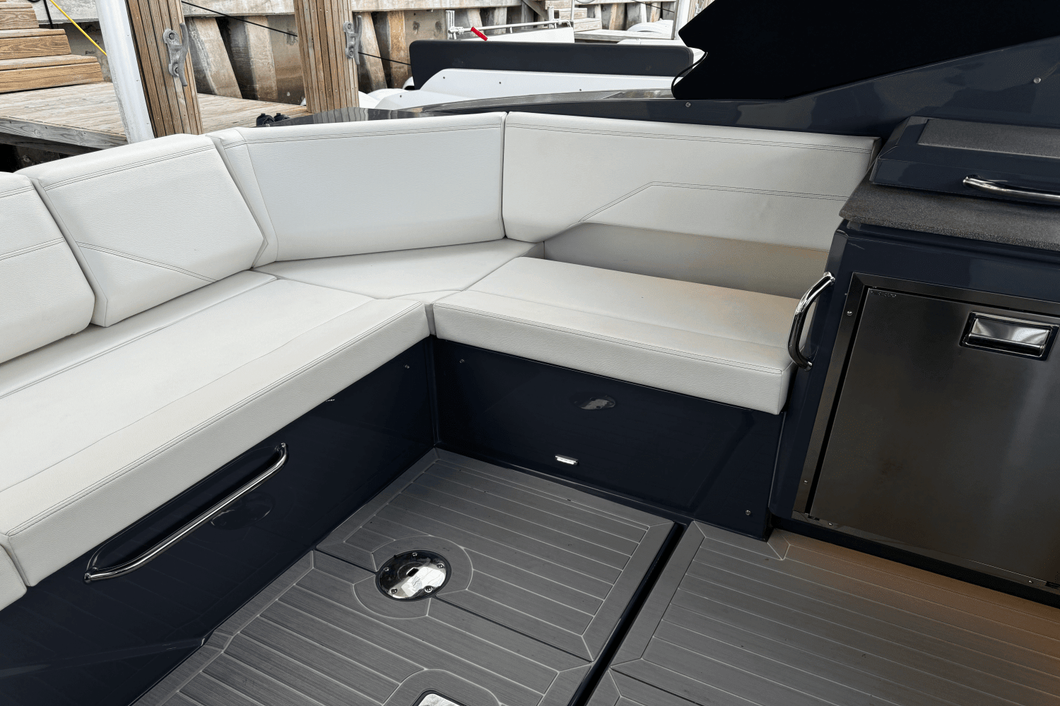 2023 Cruisers Yachts 38 GLS OB Image Thumbnail #16