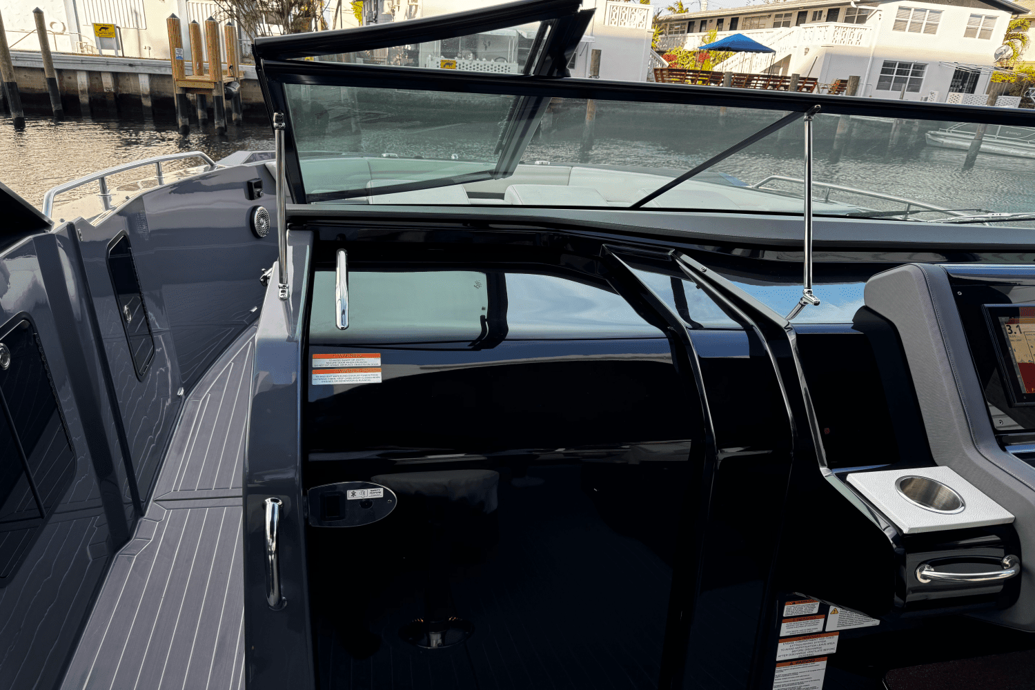 2023 Cruisers Yachts 38 GLS OB Image Thumbnail #33