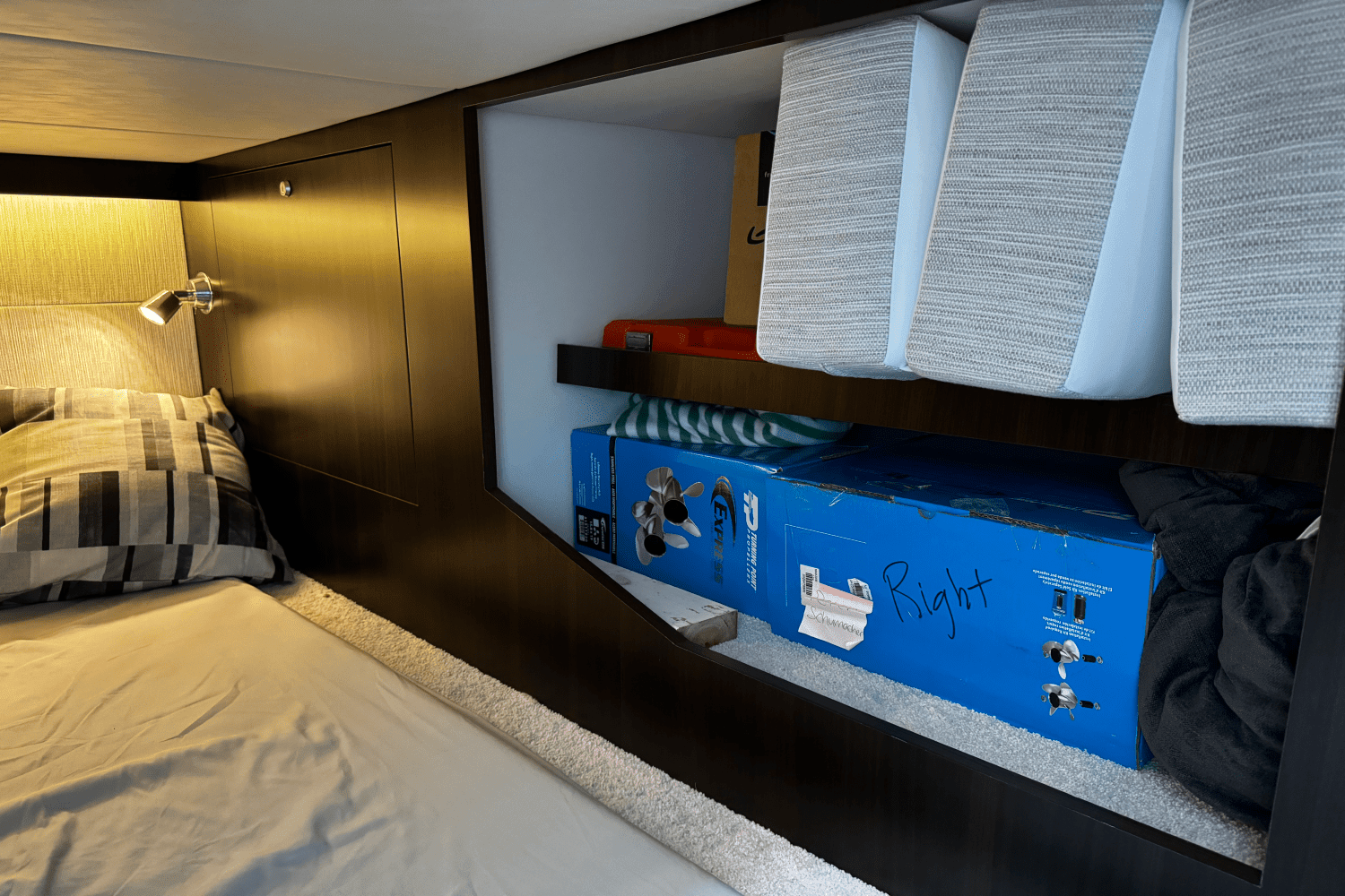 2023 Cruisers Yachts 38 GLS OB Image Thumbnail #45