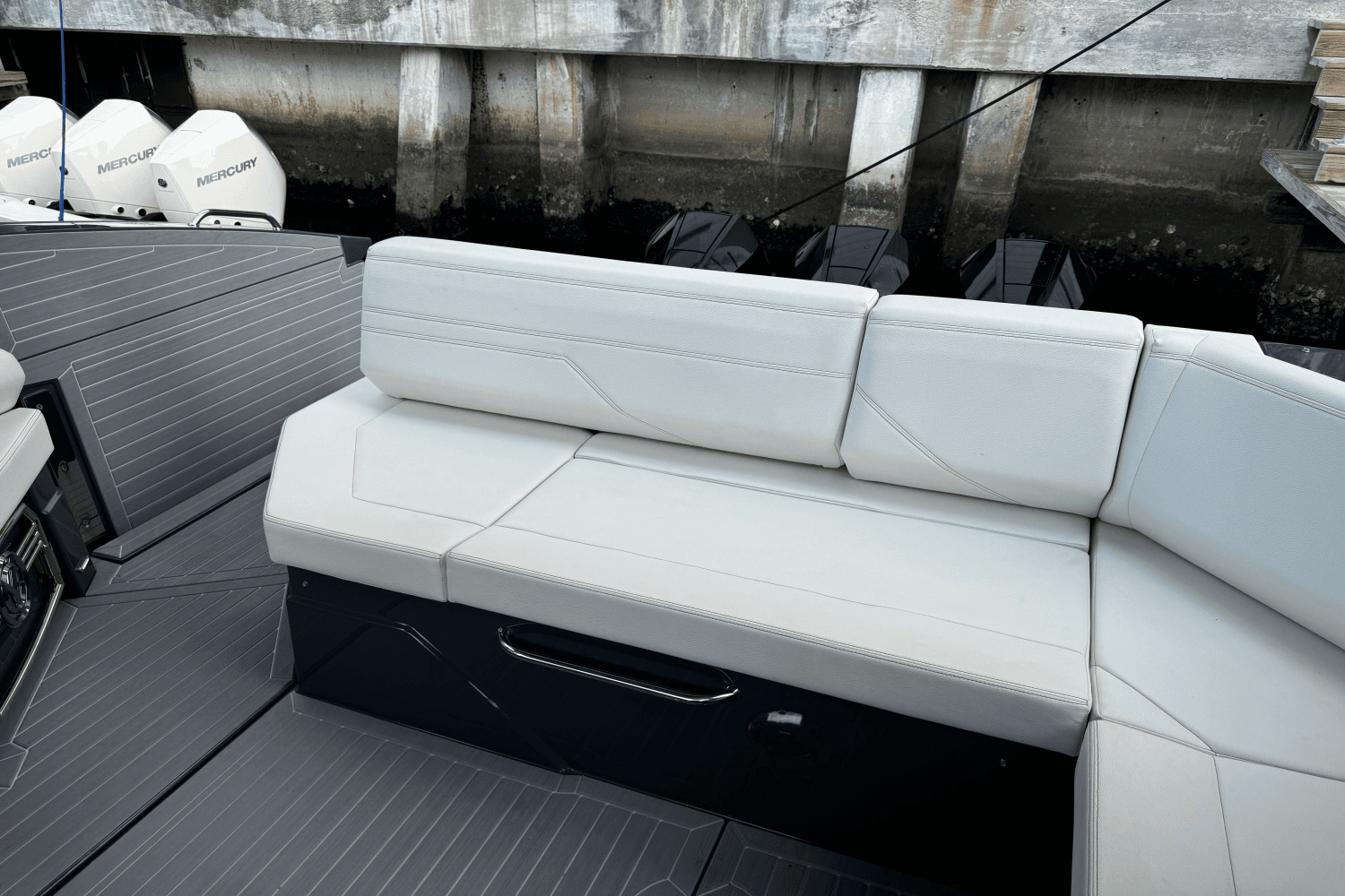 2023 Cruisers Yachts 38 GLS OB Image Thumbnail #18