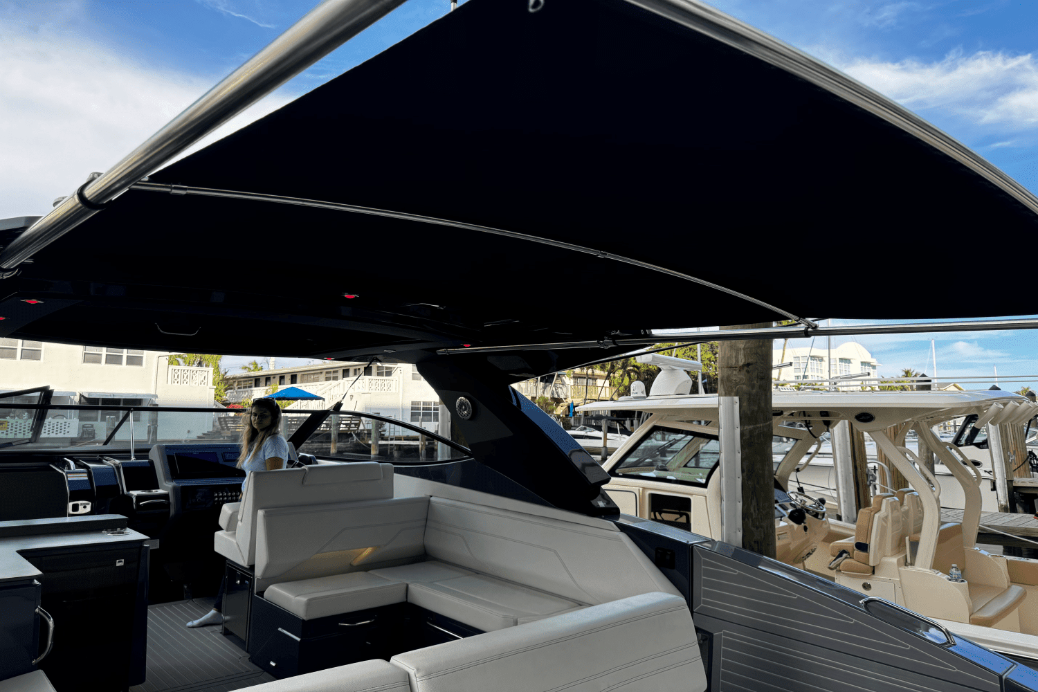 2023 Cruisers Yachts 38 GLS OB Image Thumbnail #32