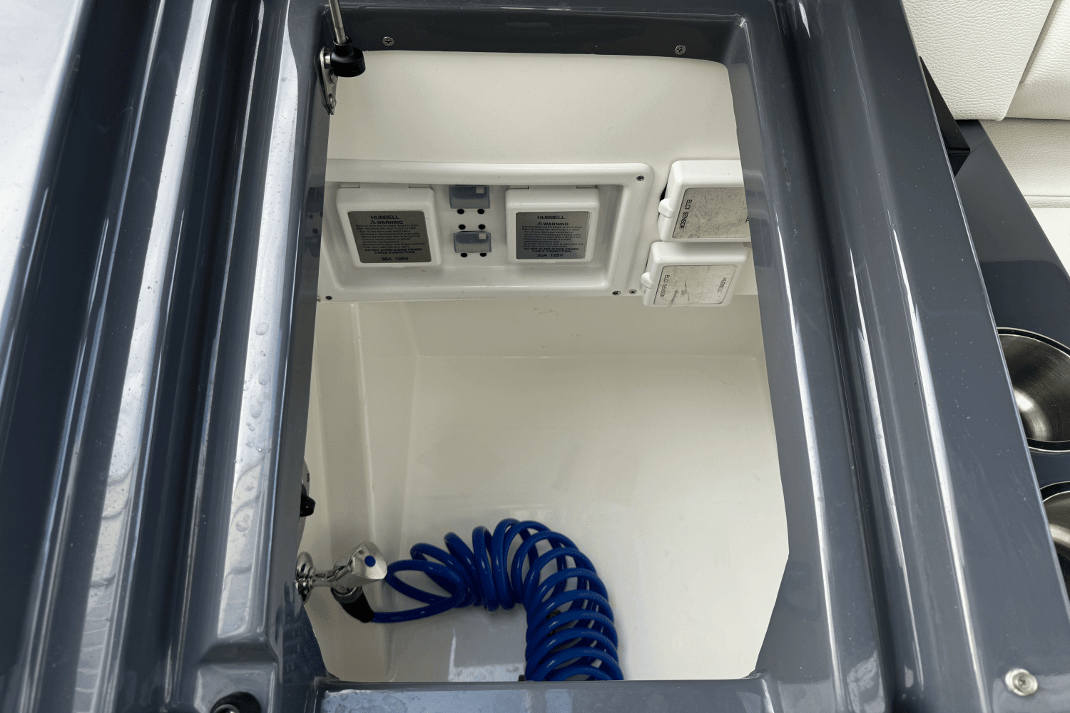 2023 Cruisers Yachts 38 GLS OB Image Thumbnail #34