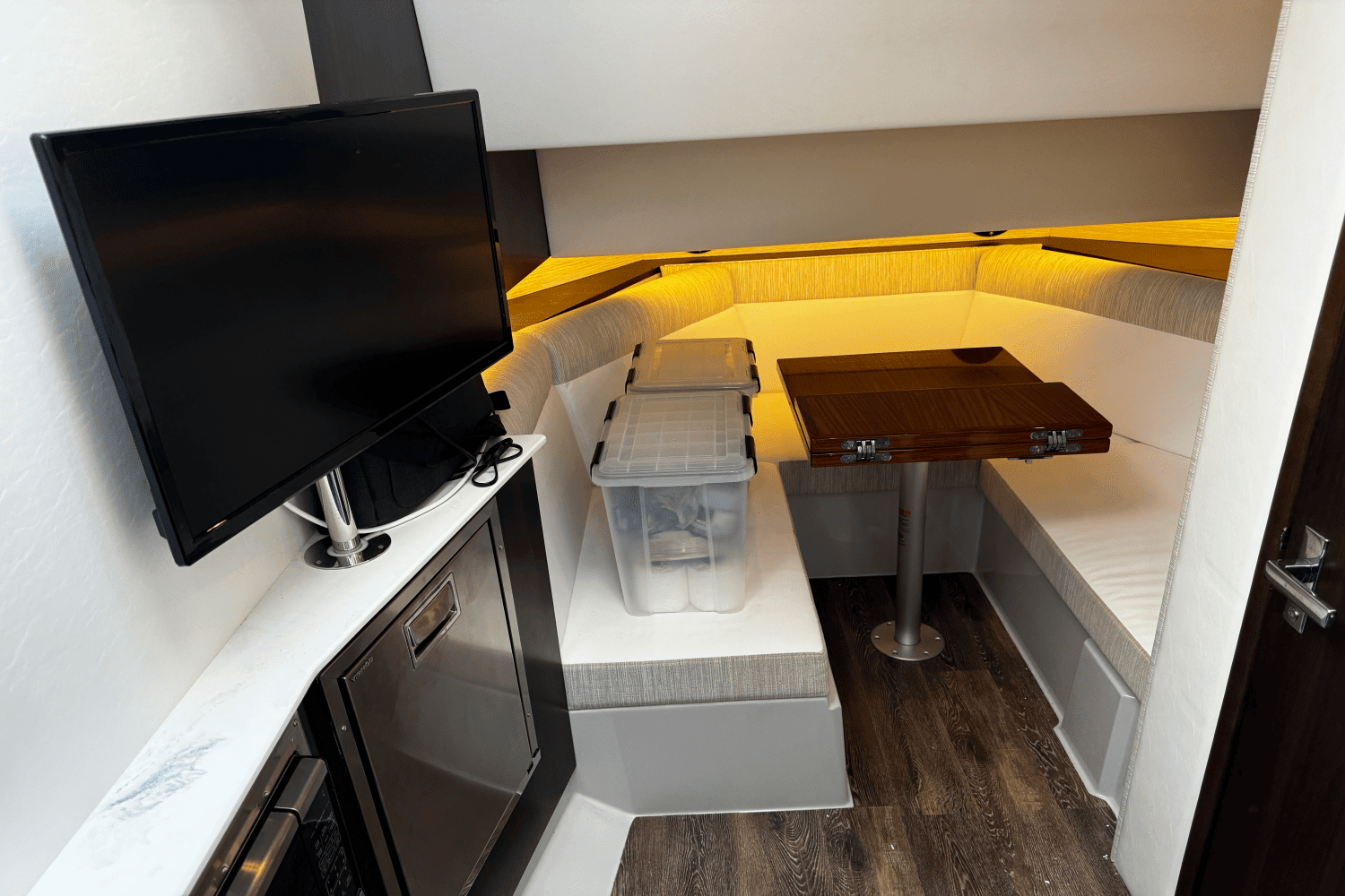 2023 Cruisers Yachts 38 GLS OB Image Thumbnail #36