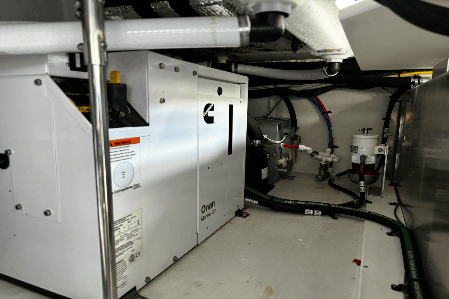 2023 Cruisers Yachts 38 GLS OB Image Thumbnail #53