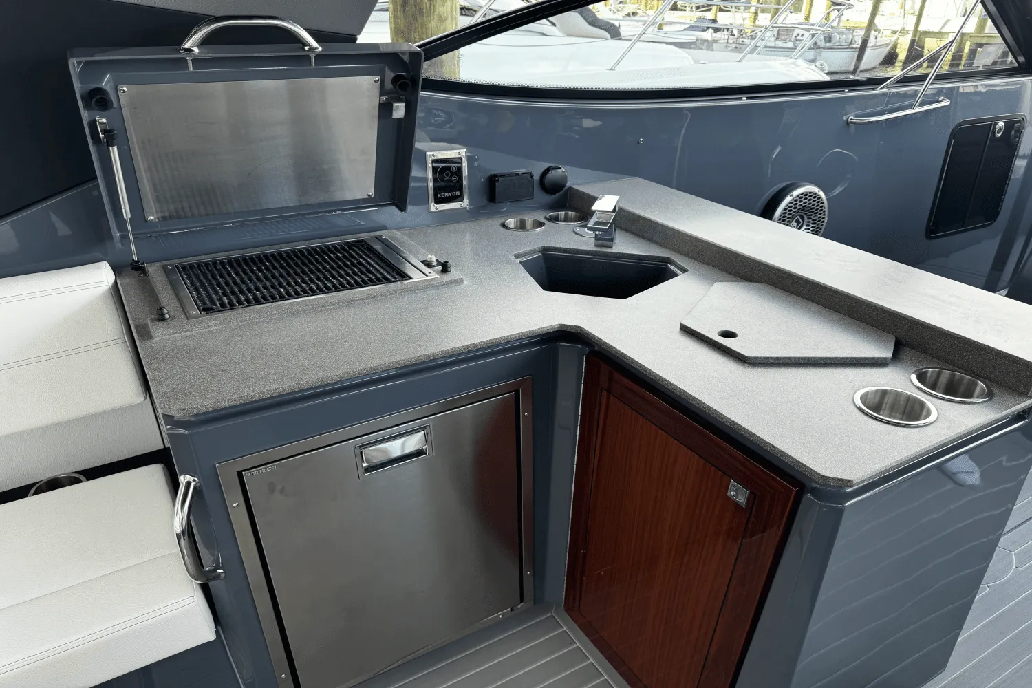 2023 Cruisers Yachts 38 GLS OB Image Thumbnail #17