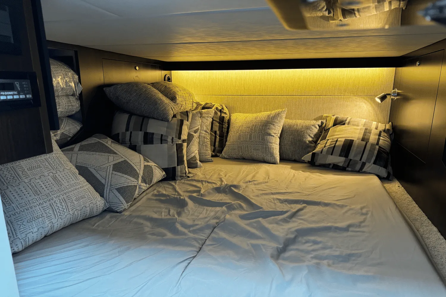 2023 Cruisers Yachts 38 GLS OB Image Thumbnail #37