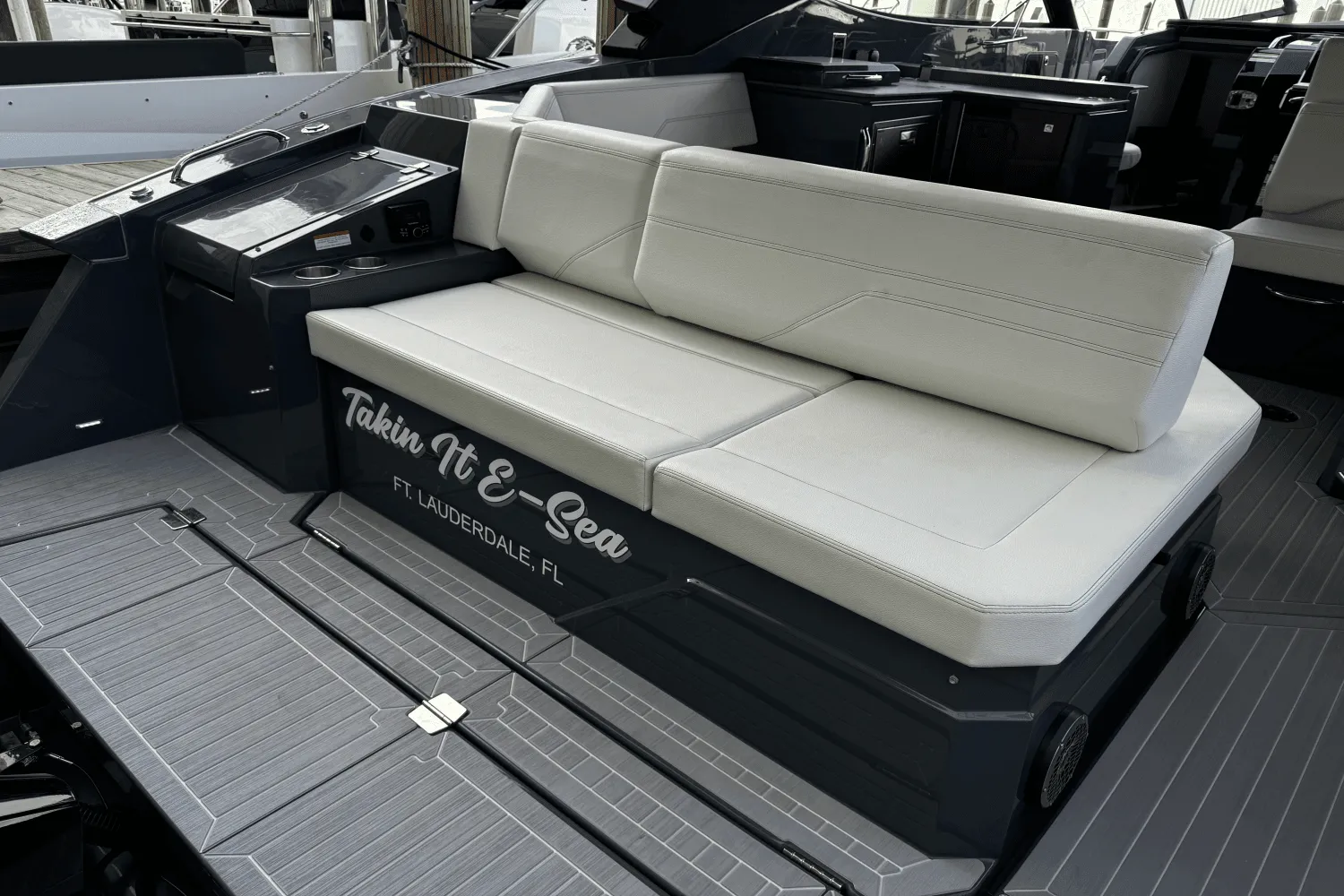 2023 Cruisers Yachts 38 GLS OB Image Thumbnail #8
