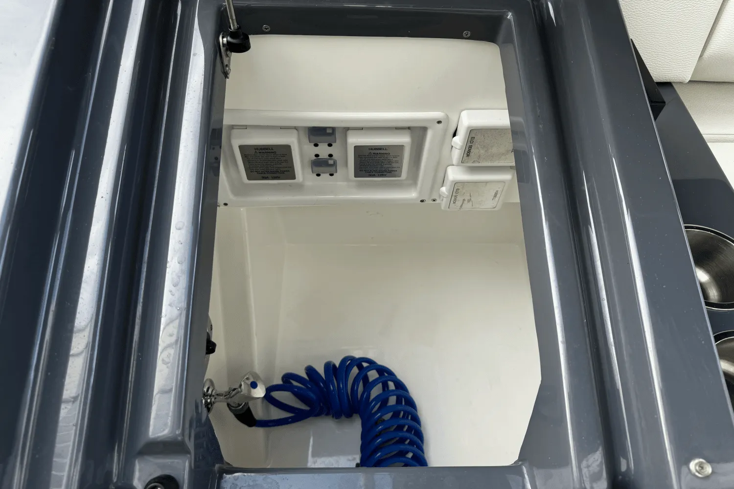 2023 Cruisers Yachts 38 GLS OB Image Thumbnail #27