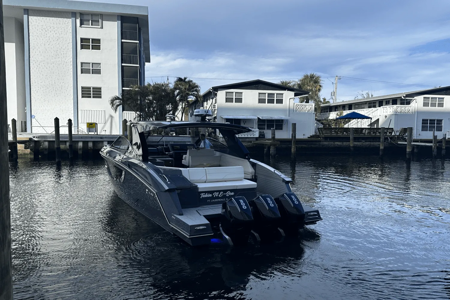 2023 Cruisers Yachts 38 GLS OB Image Thumbnail #2