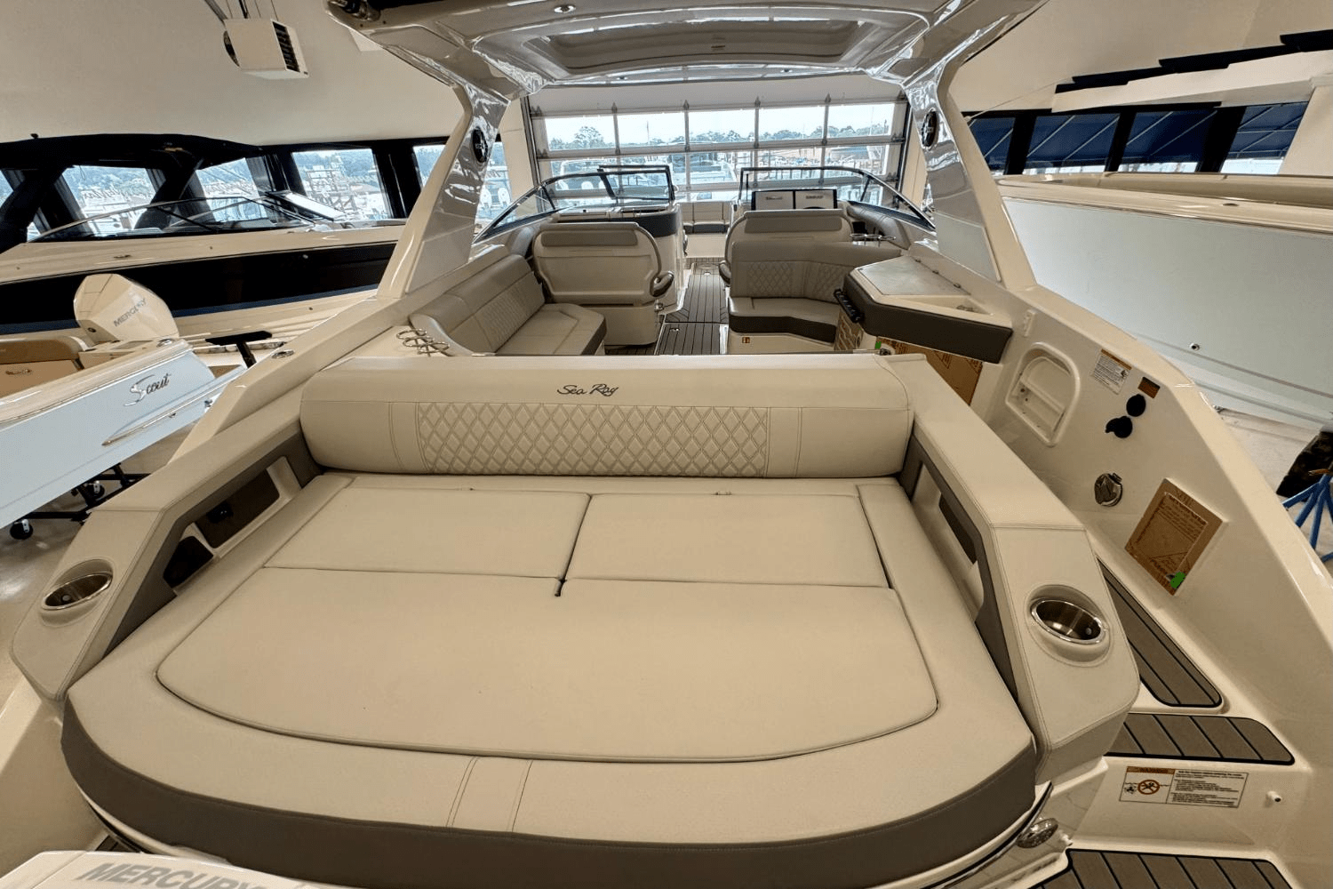 2025 Sea Ray SLX 310 Outboard Image Thumbnail #8