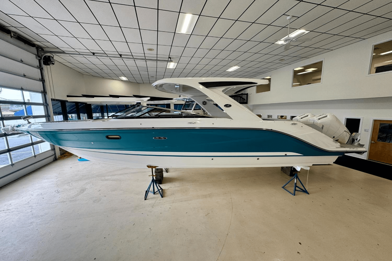 2025 Sea Ray SLX 310 Outboard Image Thumbnail #1