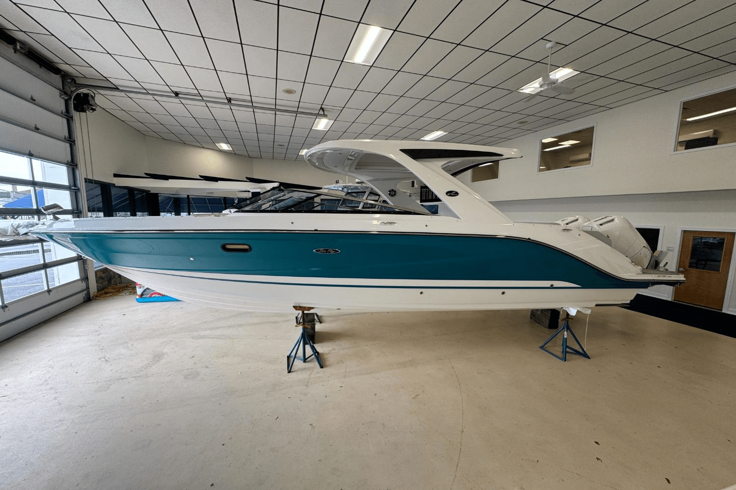 2025 Sea Ray SLX 310 Outboard Image Thumbnail #3