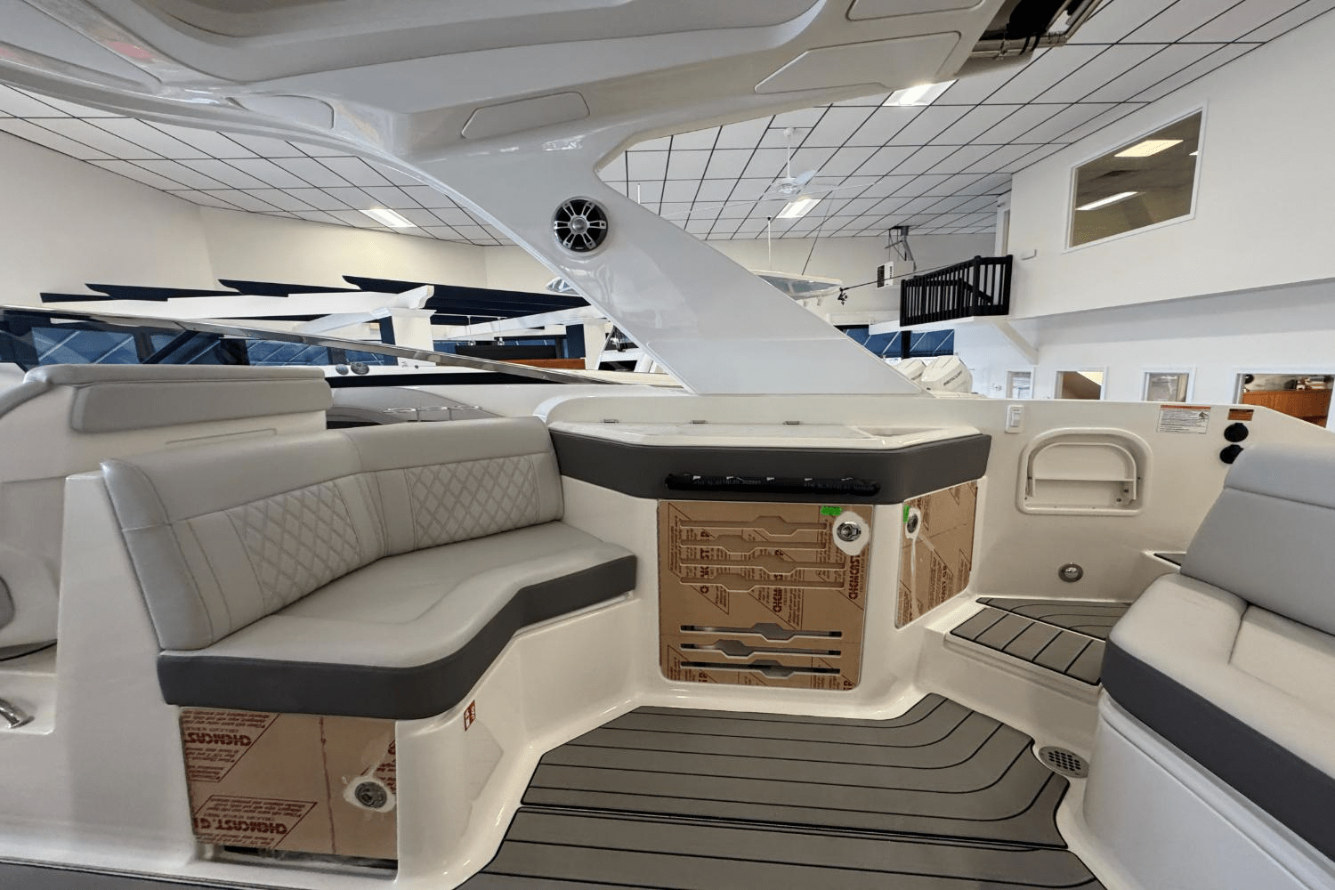 2025 Sea Ray SLX 310 Outboard Image Thumbnail #17