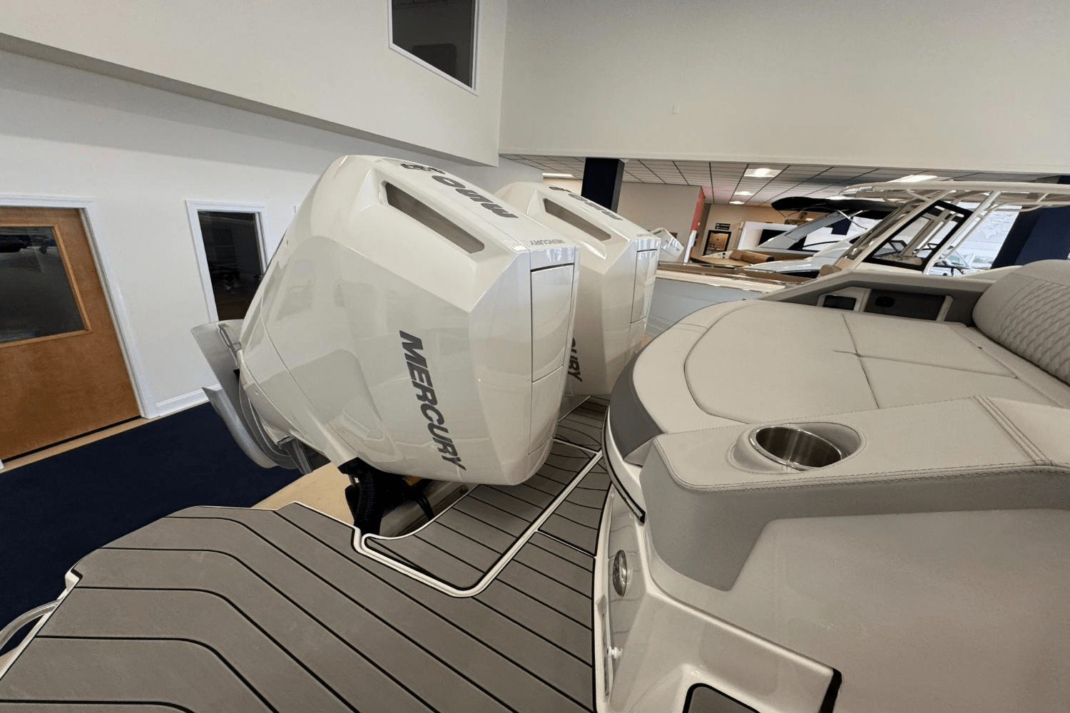 2025 Sea Ray SLX 310 Outboard Image Thumbnail #6