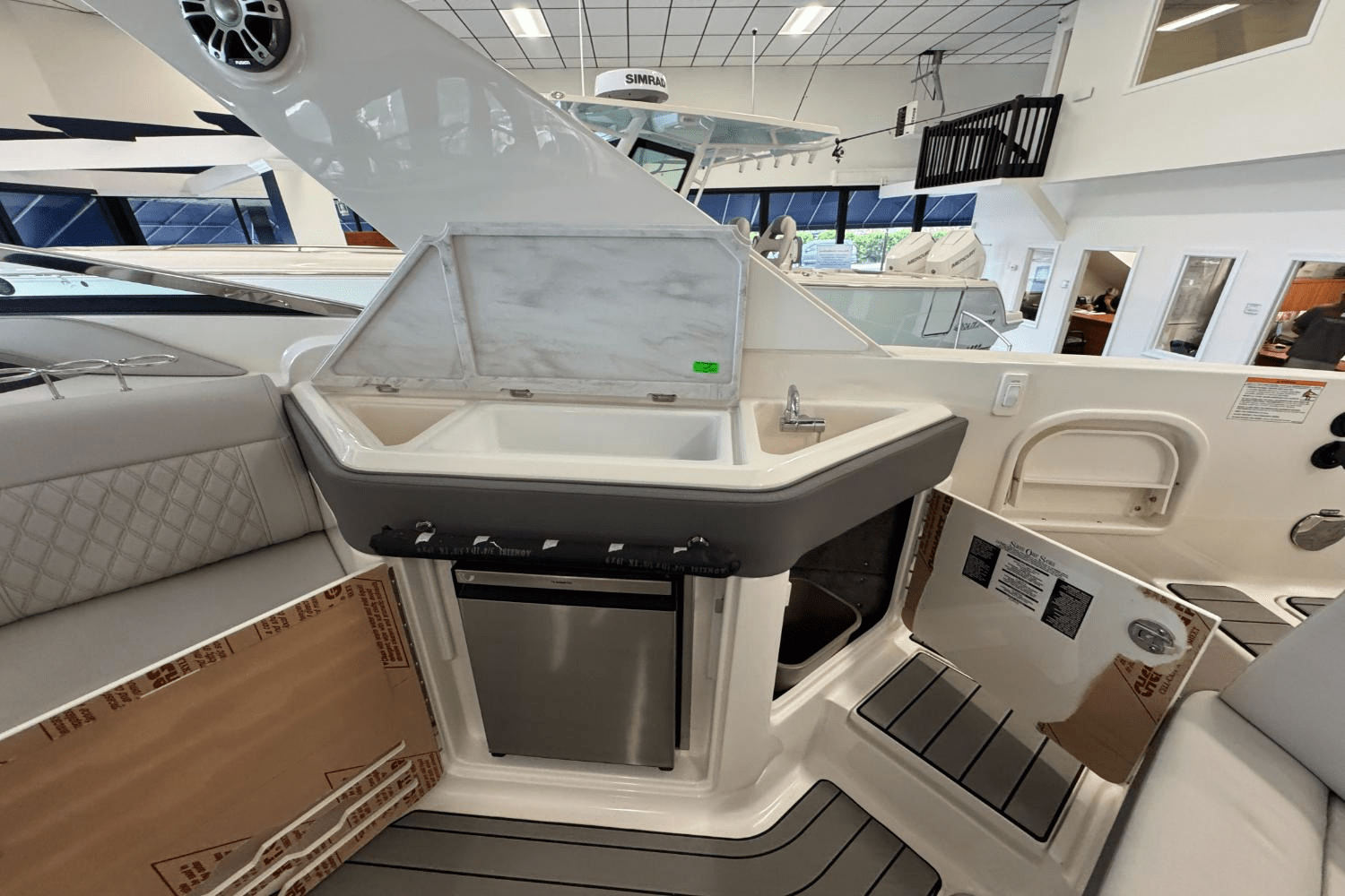 2025 Sea Ray SLX 310 Outboard Image Thumbnail #21