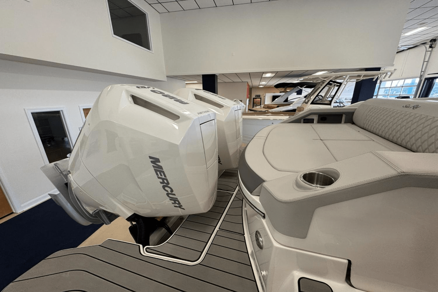 2025 Sea Ray SLX 310 Outboard Image Thumbnail #5