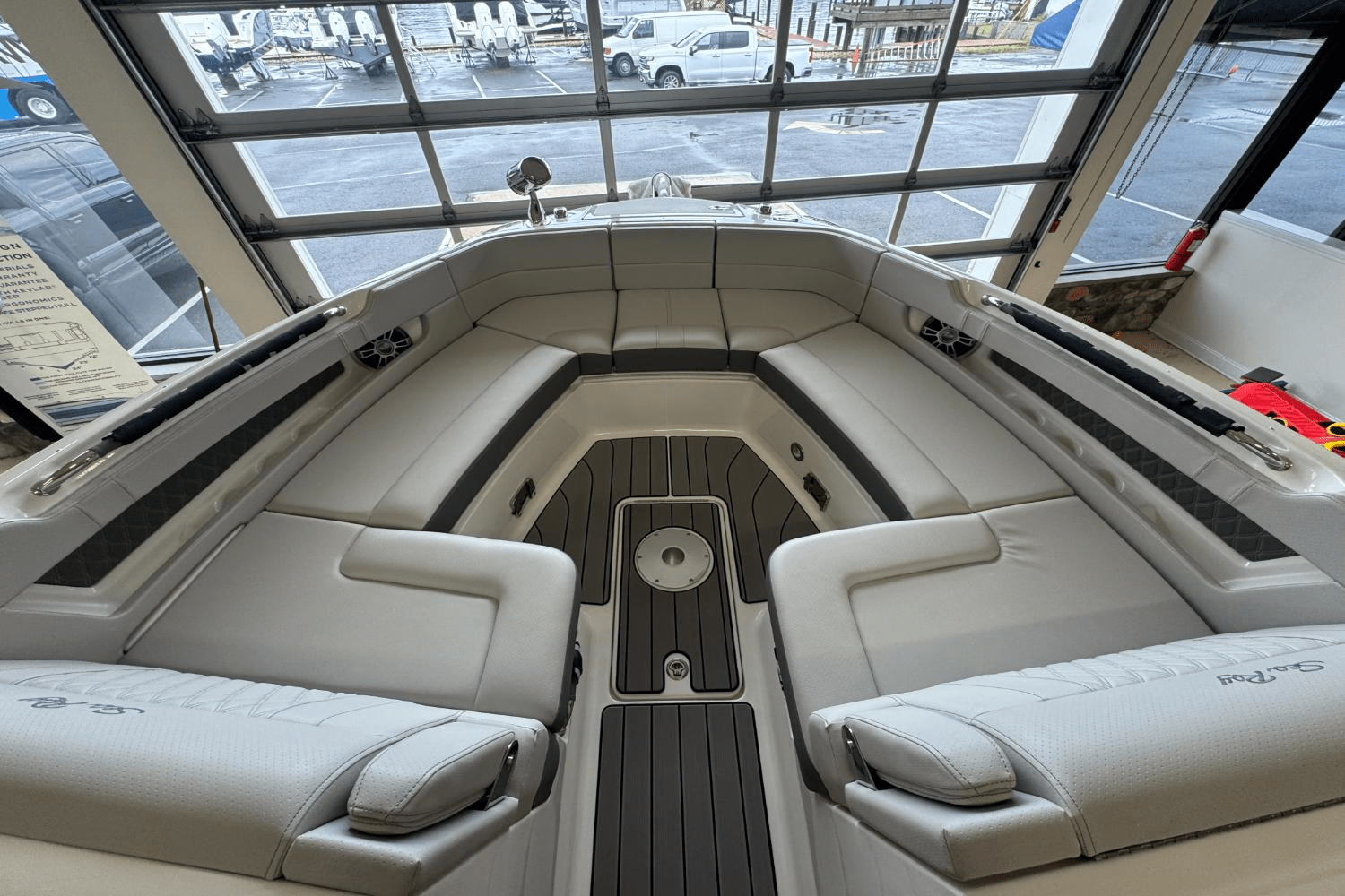 2025 Sea Ray SLX 310 Outboard Image Thumbnail #35
