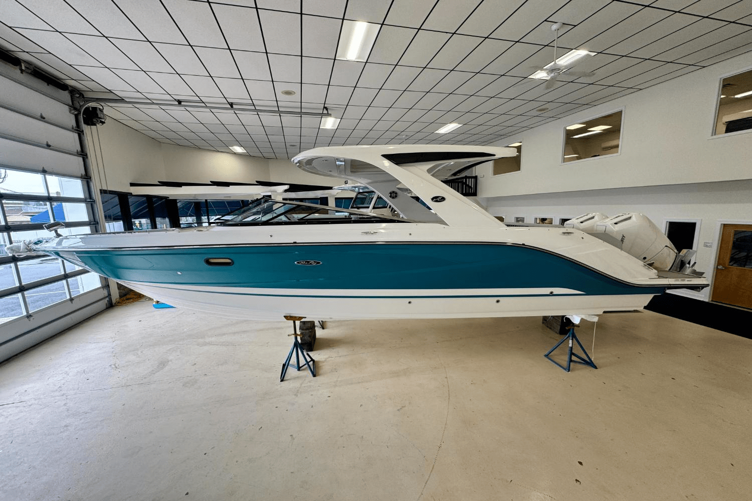 2025 Sea Ray SLX 310 Outboard Image Thumbnail #4