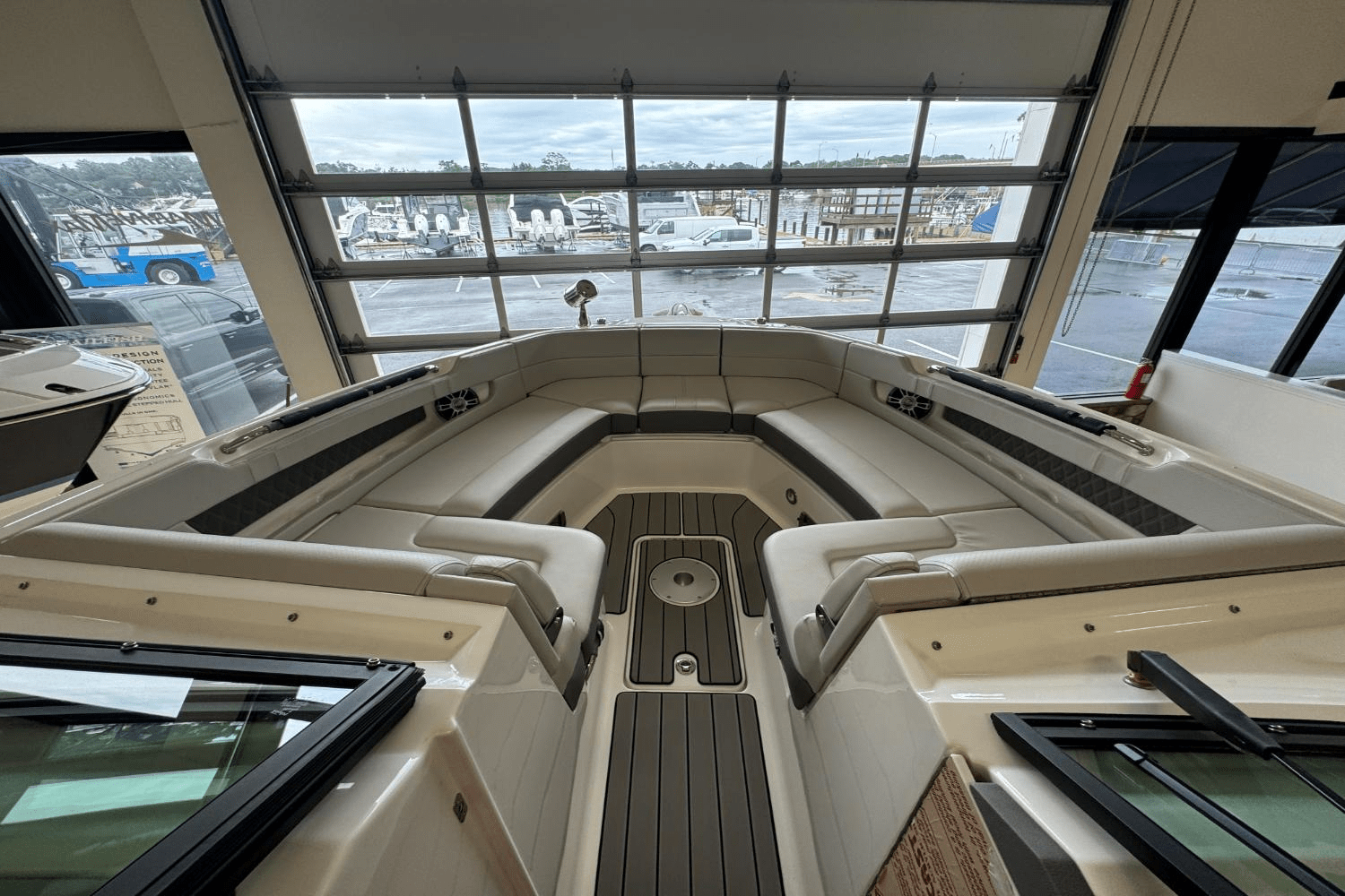 2025 Sea Ray SLX 310 Outboard Image Thumbnail #34