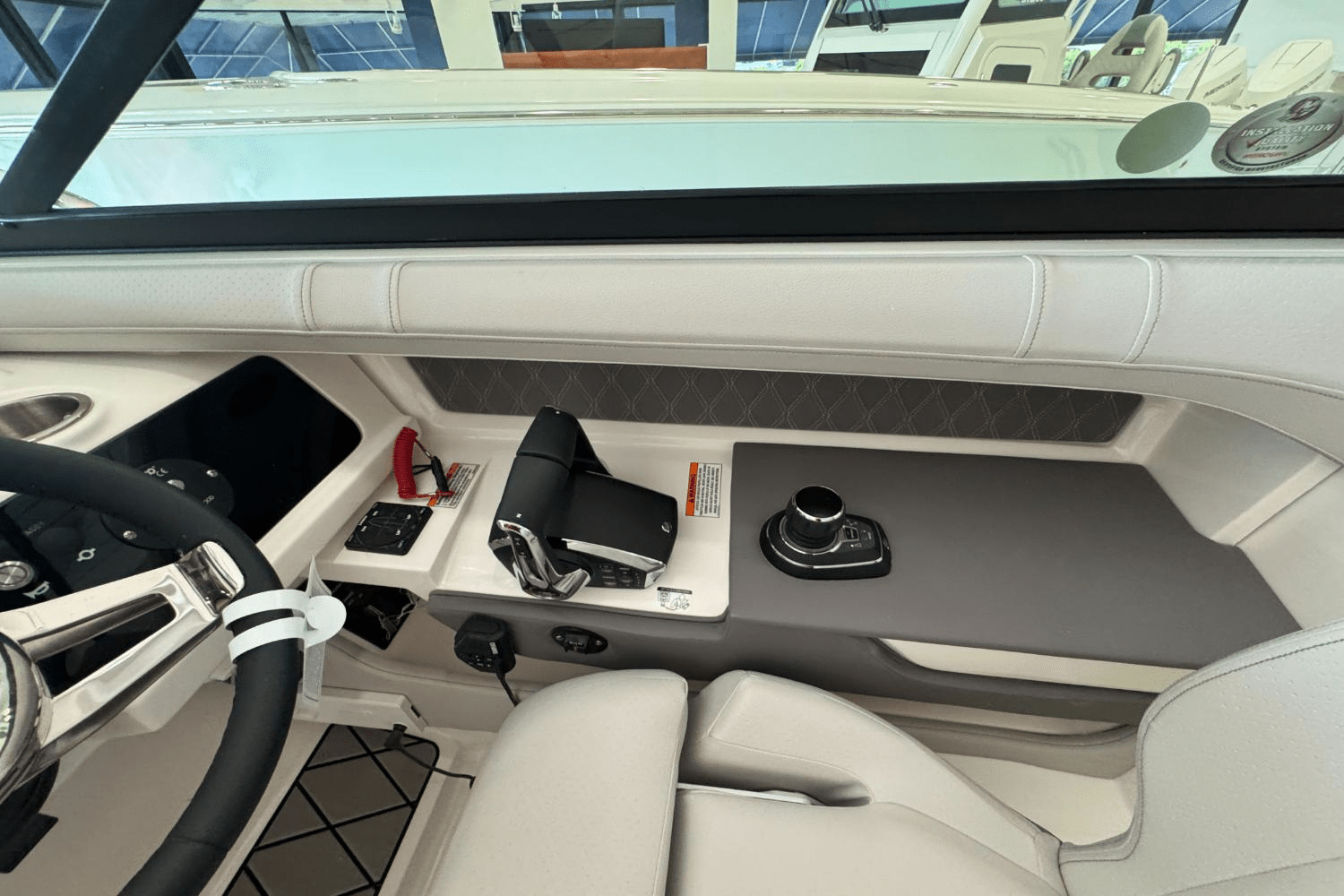 2025 Sea Ray SLX 310 Outboard Image Thumbnail #33