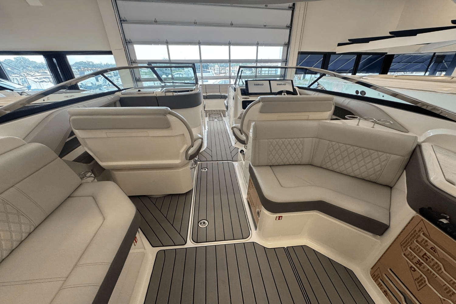 2025 Sea Ray SLX 310 Outboard Image Thumbnail #16