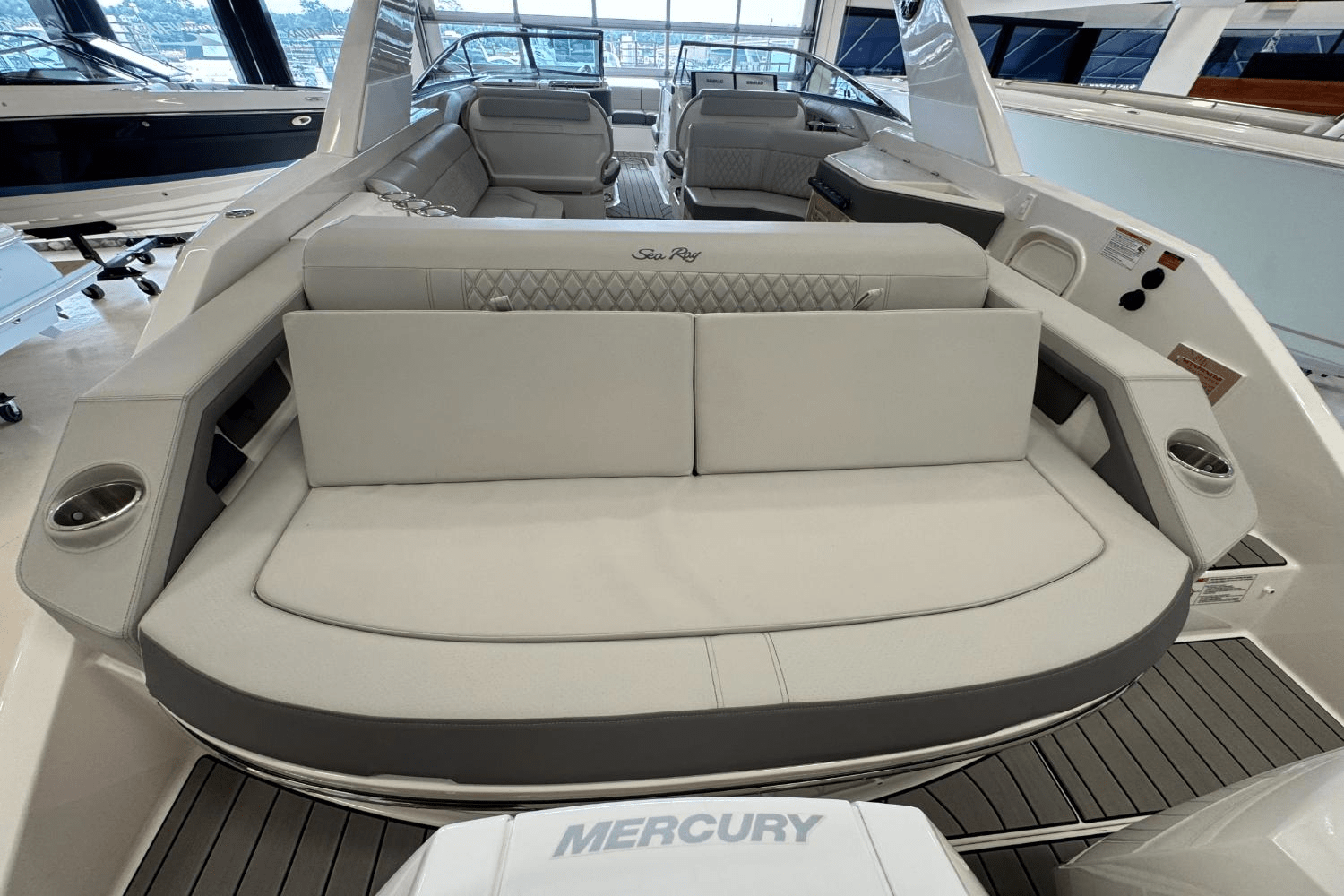 2025 Sea Ray SLX 310 Outboard Image Thumbnail #9