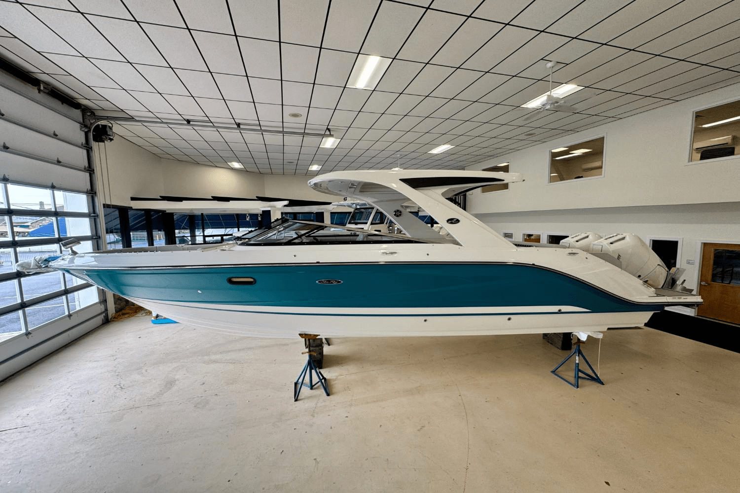 2025 Sea Ray SLX 310 Outboard Image Thumbnail #2