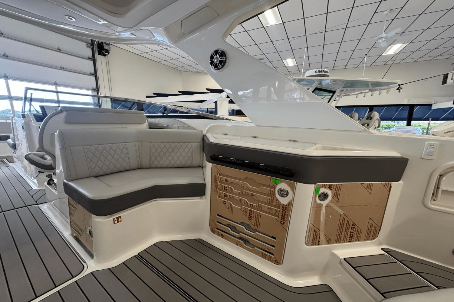2025 Sea Ray SLX 310 Outboard Image Thumbnail #18
