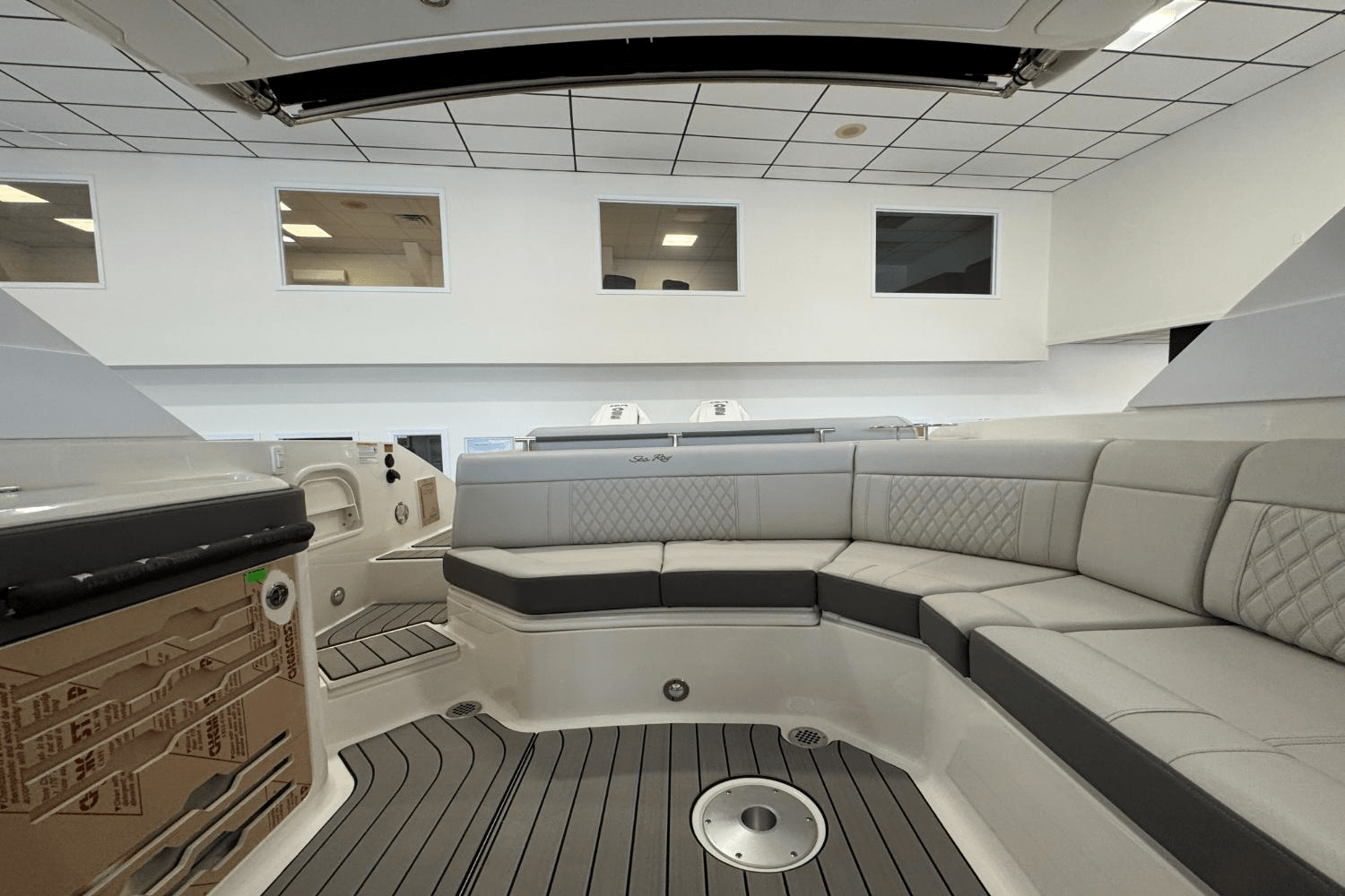 2025 Sea Ray SLX 310 Outboard Image Thumbnail #12