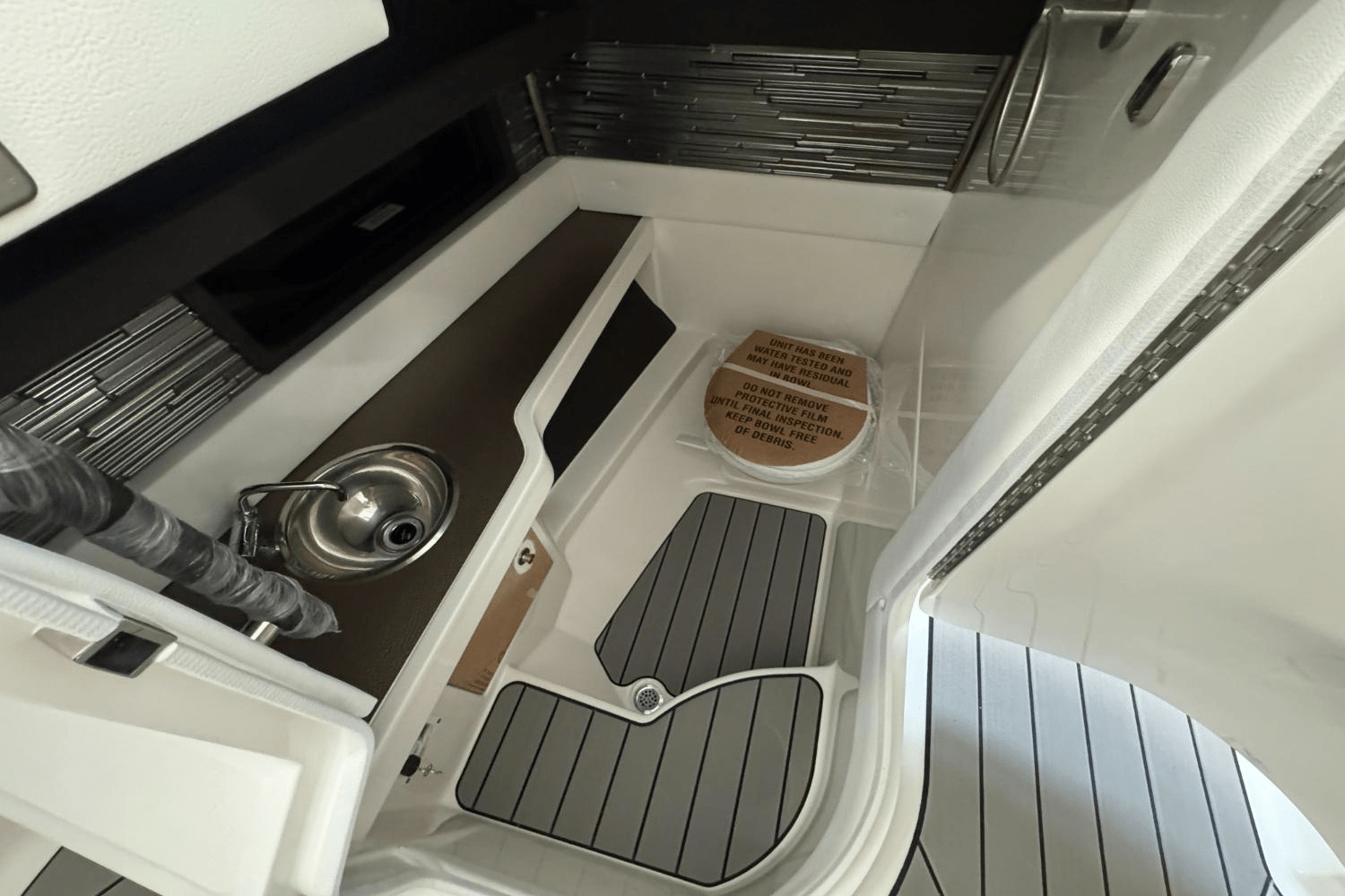 2025 Sea Ray SLX 310 Outboard Image Thumbnail #26