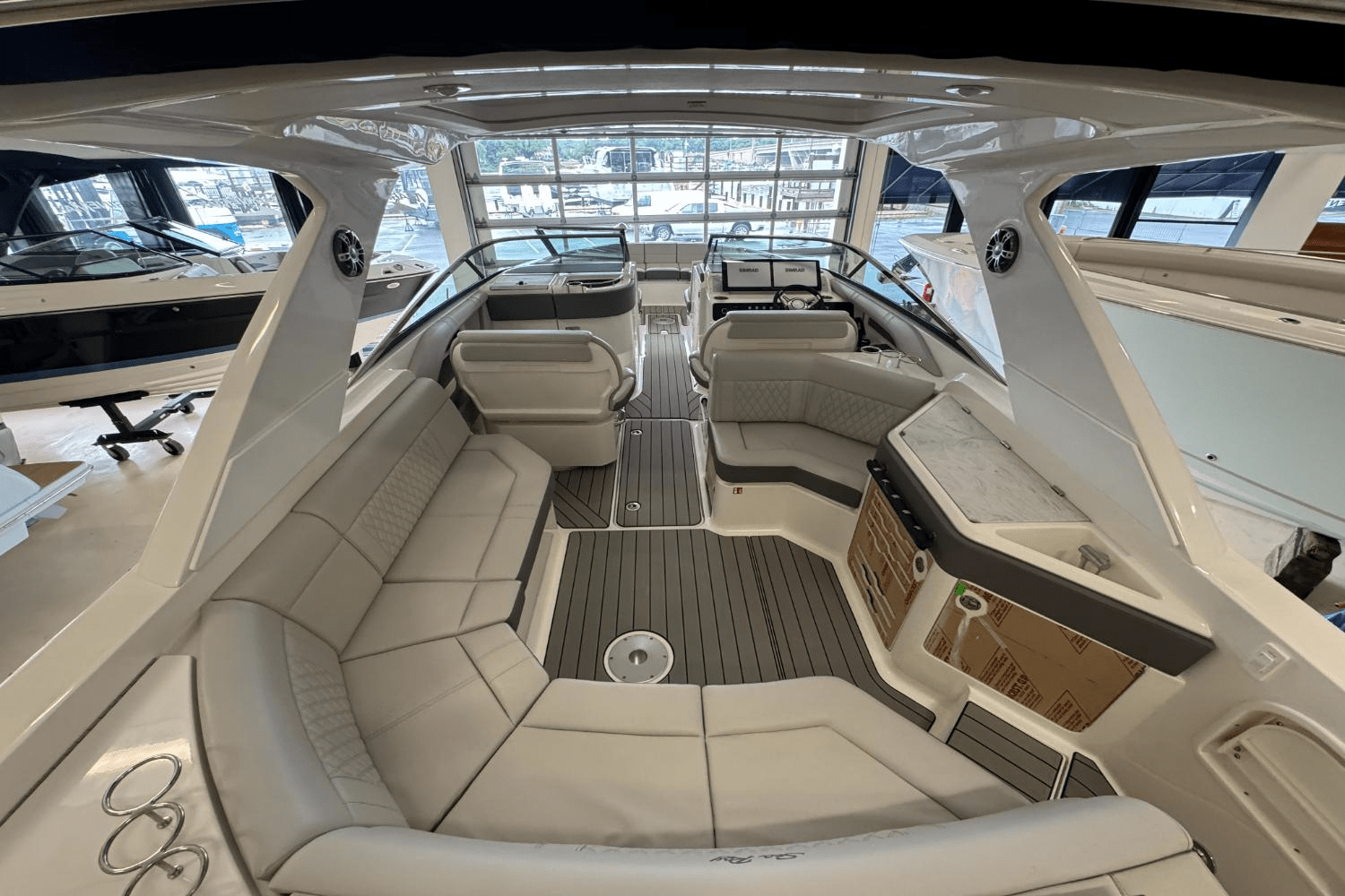 2025 Sea Ray SLX 310 Outboard Image Thumbnail #10