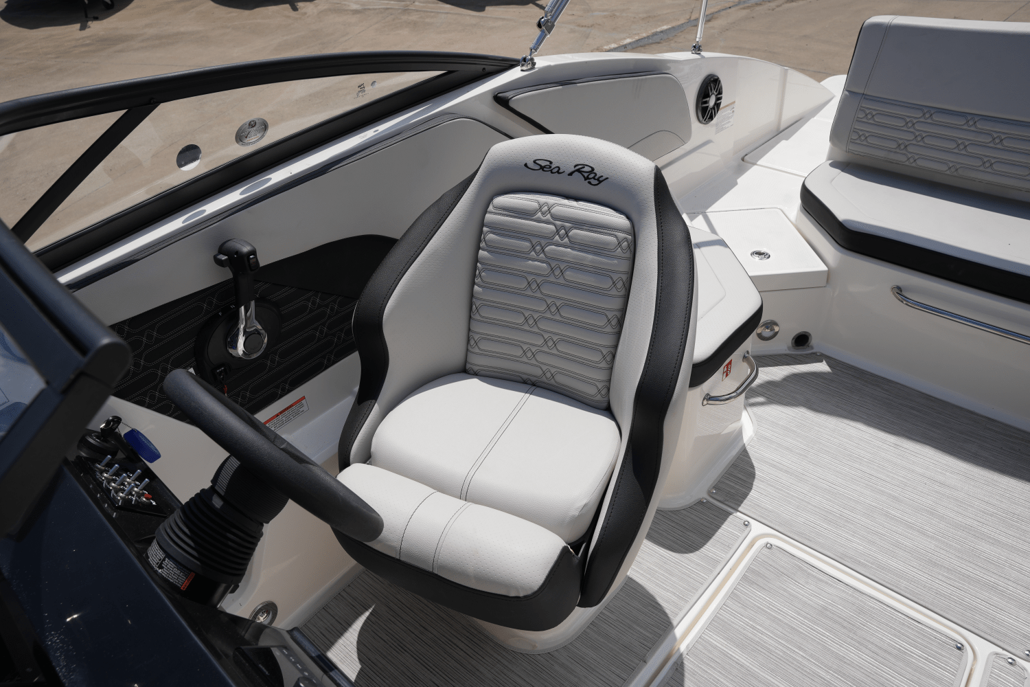 2025 Sea Ray SPX 210 Image Thumbnail #12
