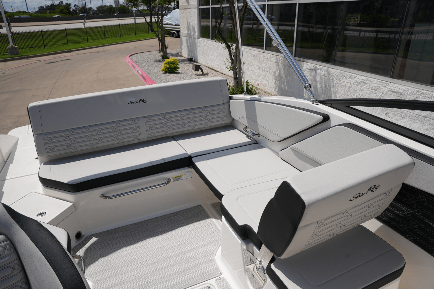 2025 Sea Ray SPX 210 Image Thumbnail #8