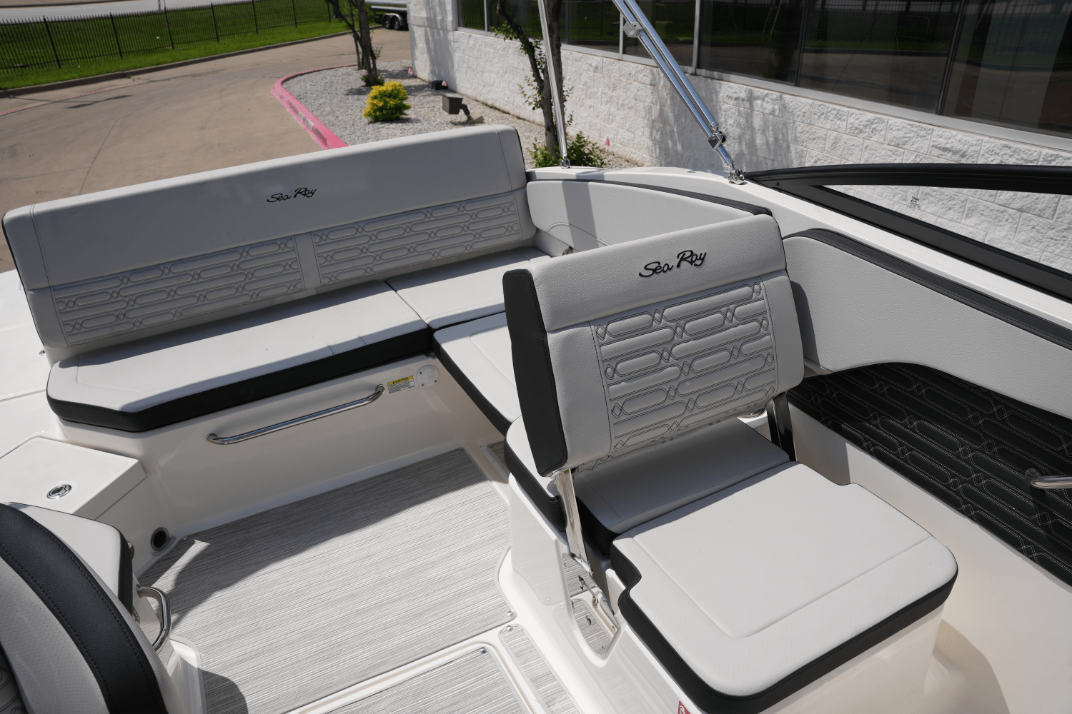 2025 Sea Ray SPX 210 Image Thumbnail #9