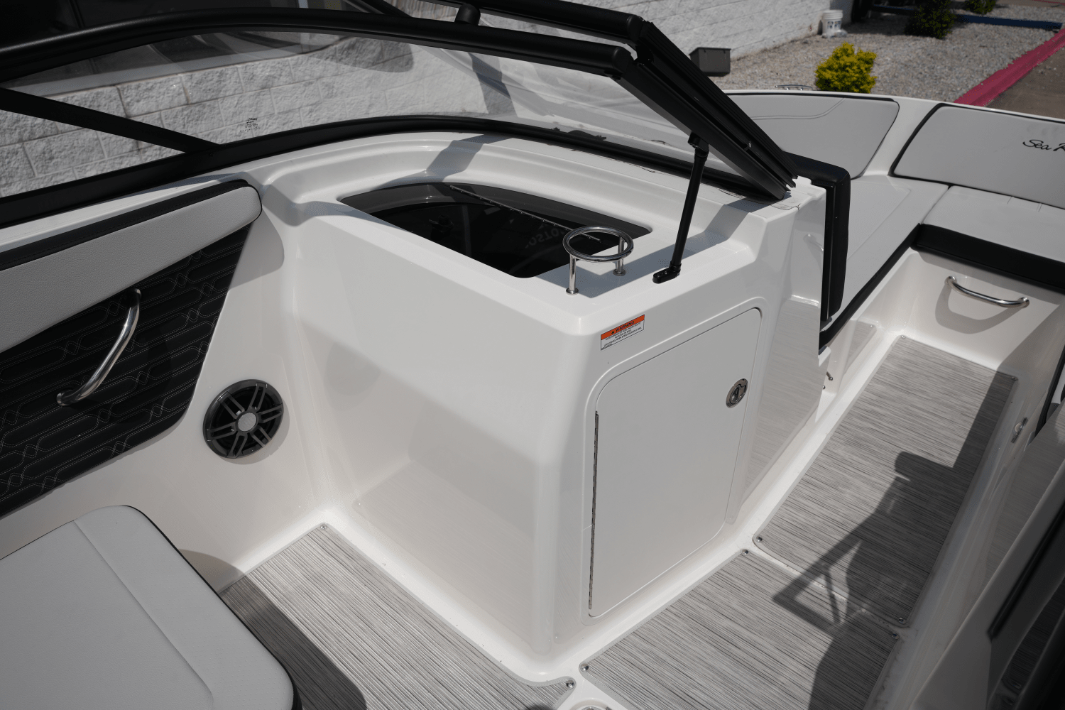 2025 Sea Ray SPX 210 Image Thumbnail #14