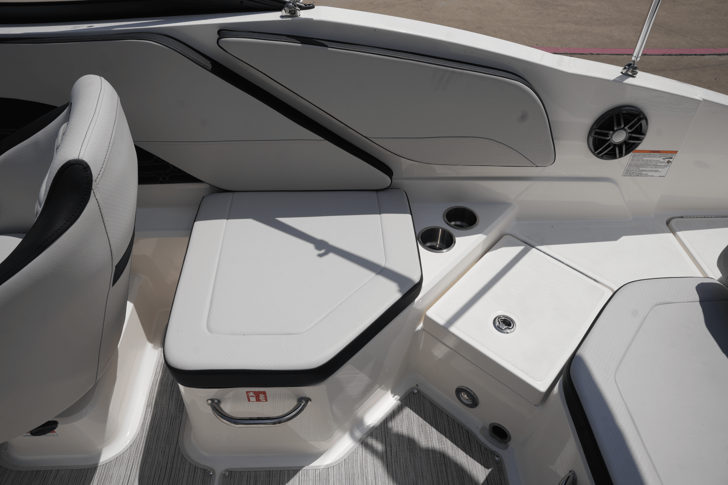 2025 Sea Ray SPX 210 Image Thumbnail #10