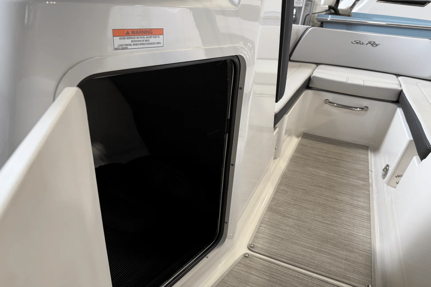 2025 Sea Ray SPX 210 Outboard Image Thumbnail #4