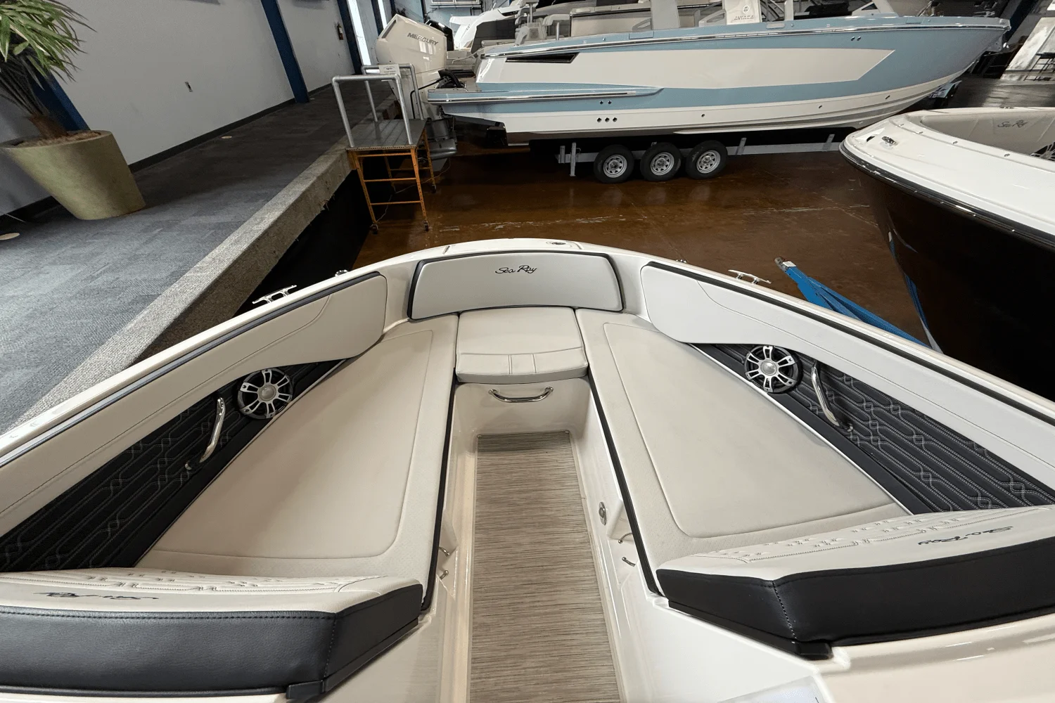 2025 Sea Ray SPX 210 Outboard Image Thumbnail #3