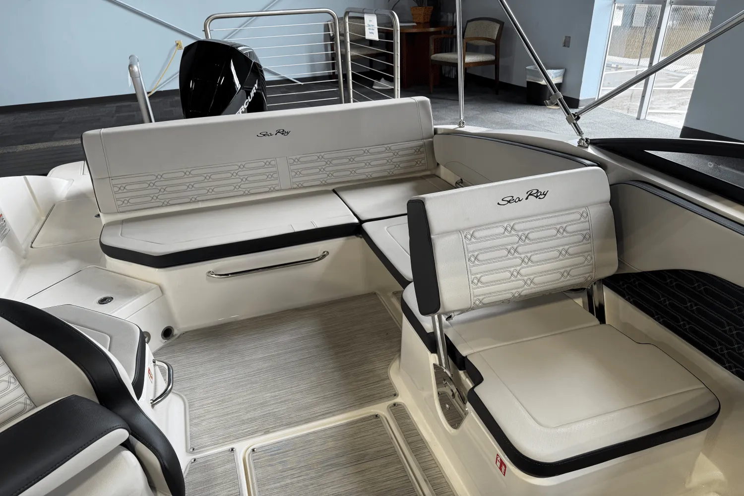 2025 Sea Ray SPX 210 Outboard Image Thumbnail #8
