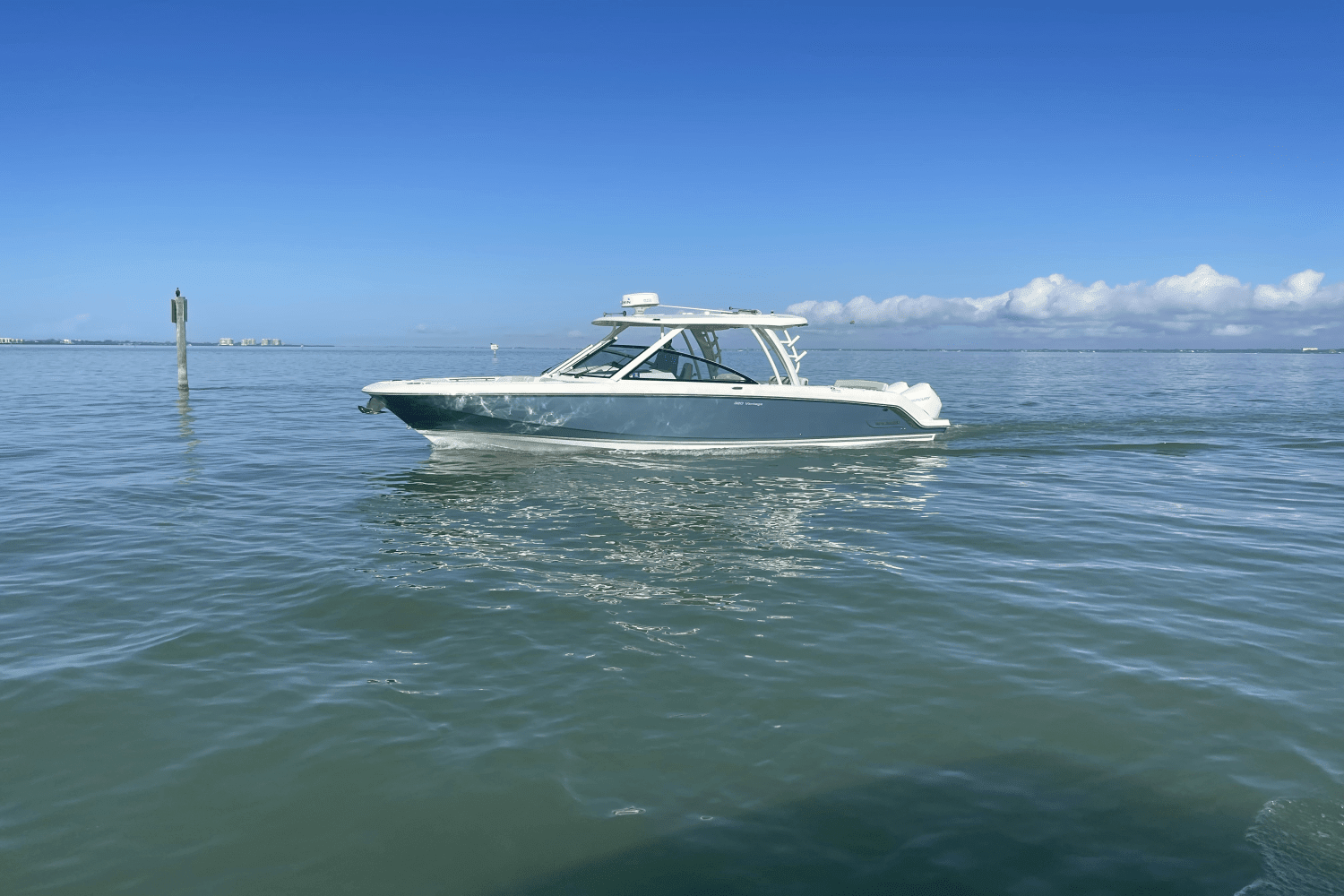 2022 Boston Whaler 320 VANTAGE Image Thumbnail #2