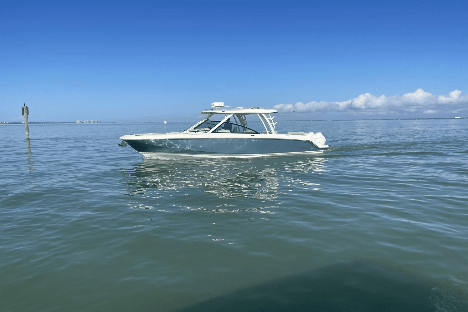 2022 Boston Whaler 320 VANTAGE Image Thumbnail #3