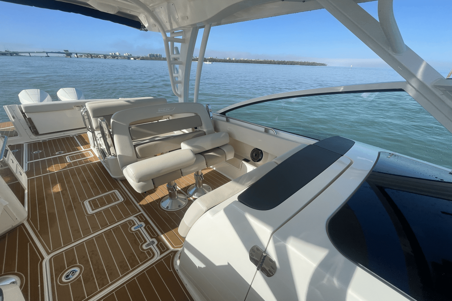 2022 Boston Whaler 320 VANTAGE Image Thumbnail #17