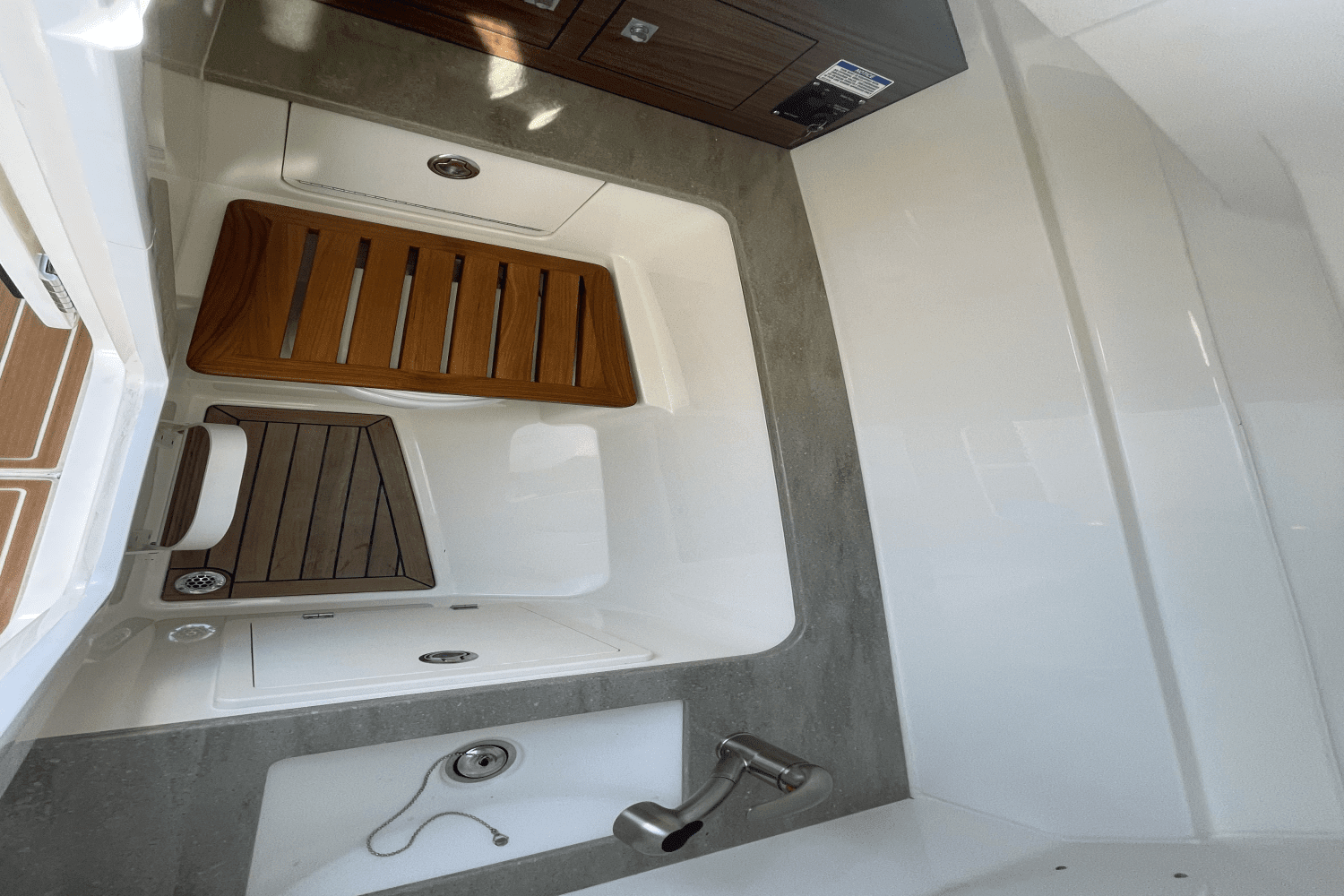 2022 Boston Whaler 320 VANTAGE Image Thumbnail #26